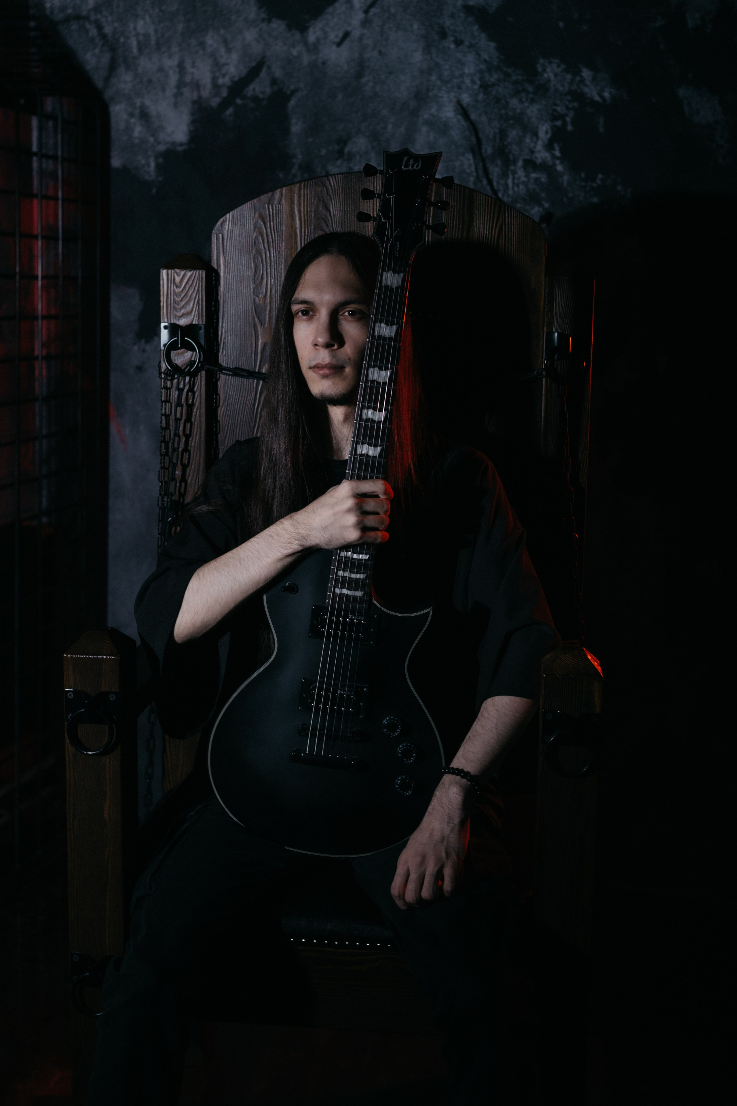 Ренат. Фото для карточки музыканта. Фотограф Регина Крикунова г. Красноярск