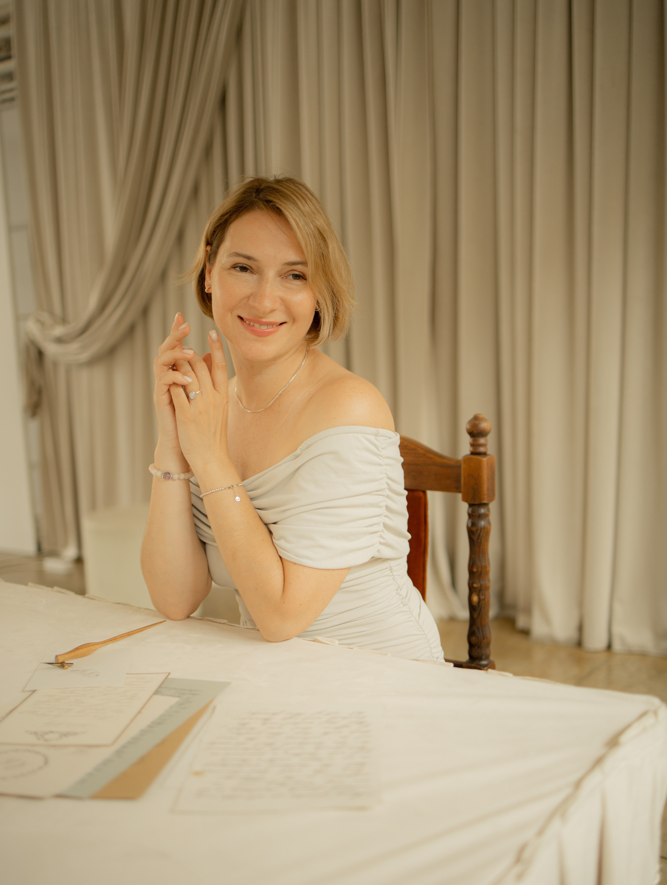 Каллиграфия. Женский фотограф Истра