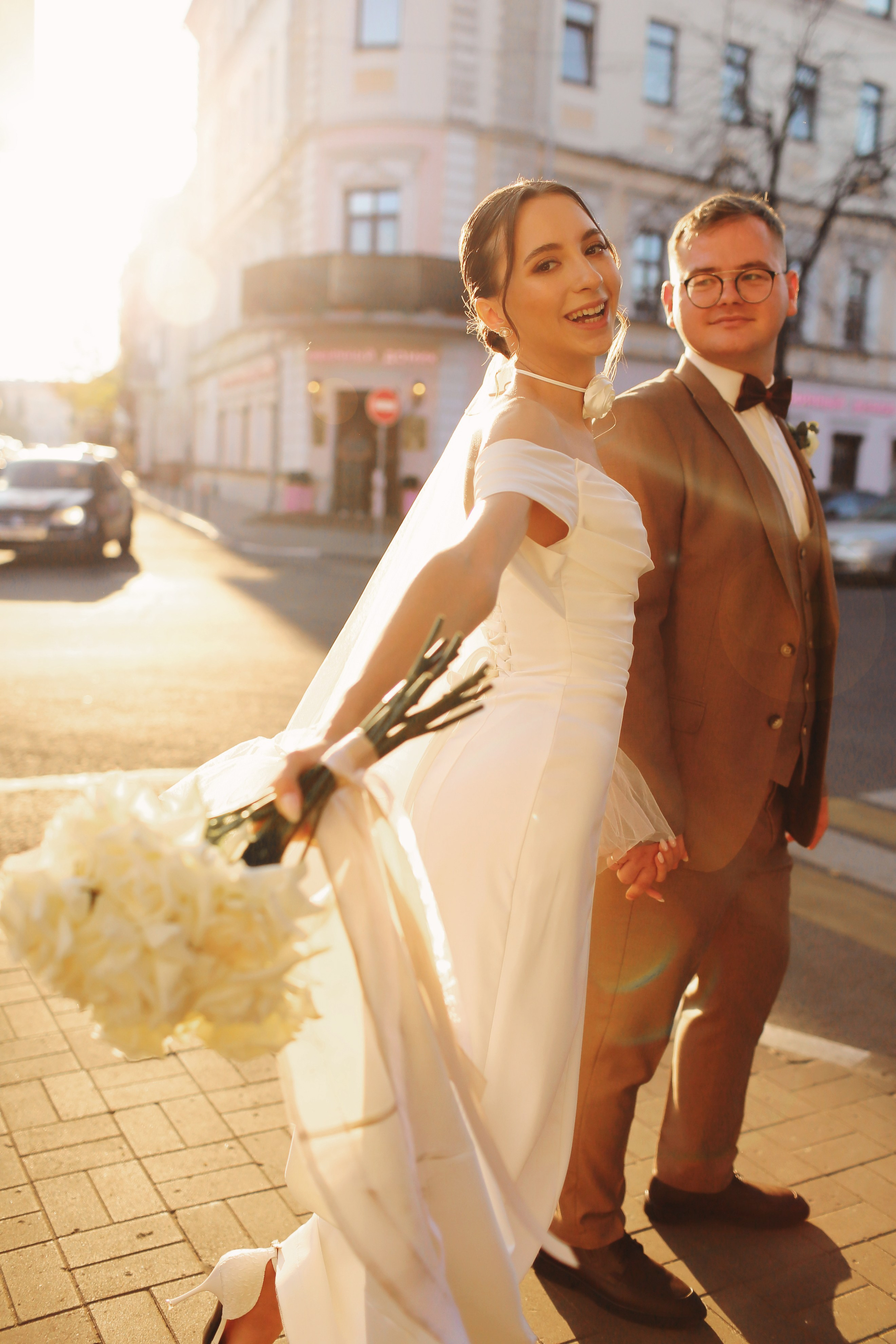 Свадебная фотосессия Ивана и Лидии в отеле и городе. Свадебный и репортажный фотограф в Ярославле и Санкт-Петербурге Роман Микрюков