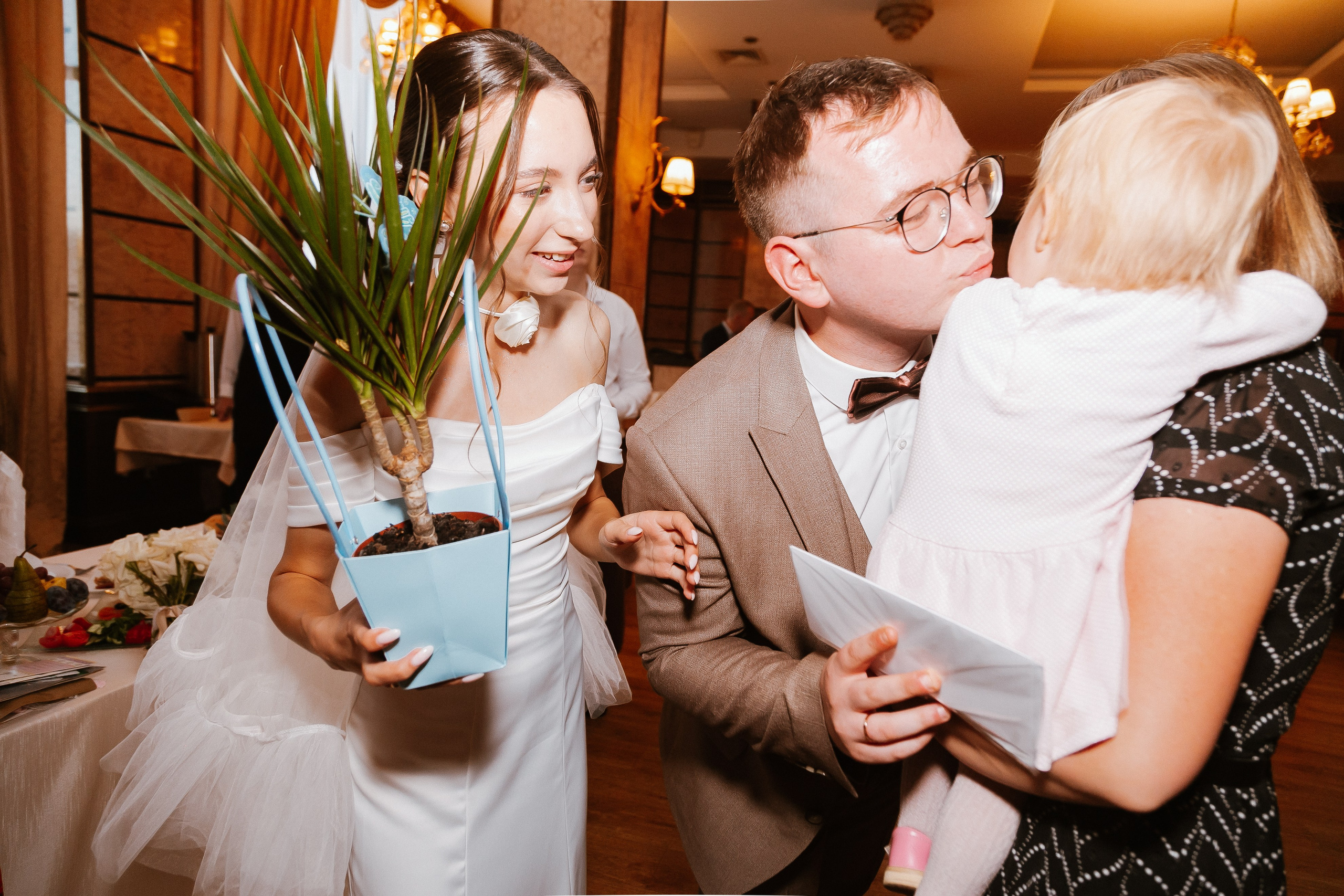 Свадебная осенняя фотосессия Ивана и Лидии в городе. Свадебный и репортажный фотограф в Ярославле и Санкт-Петербурге Роман Микрюков