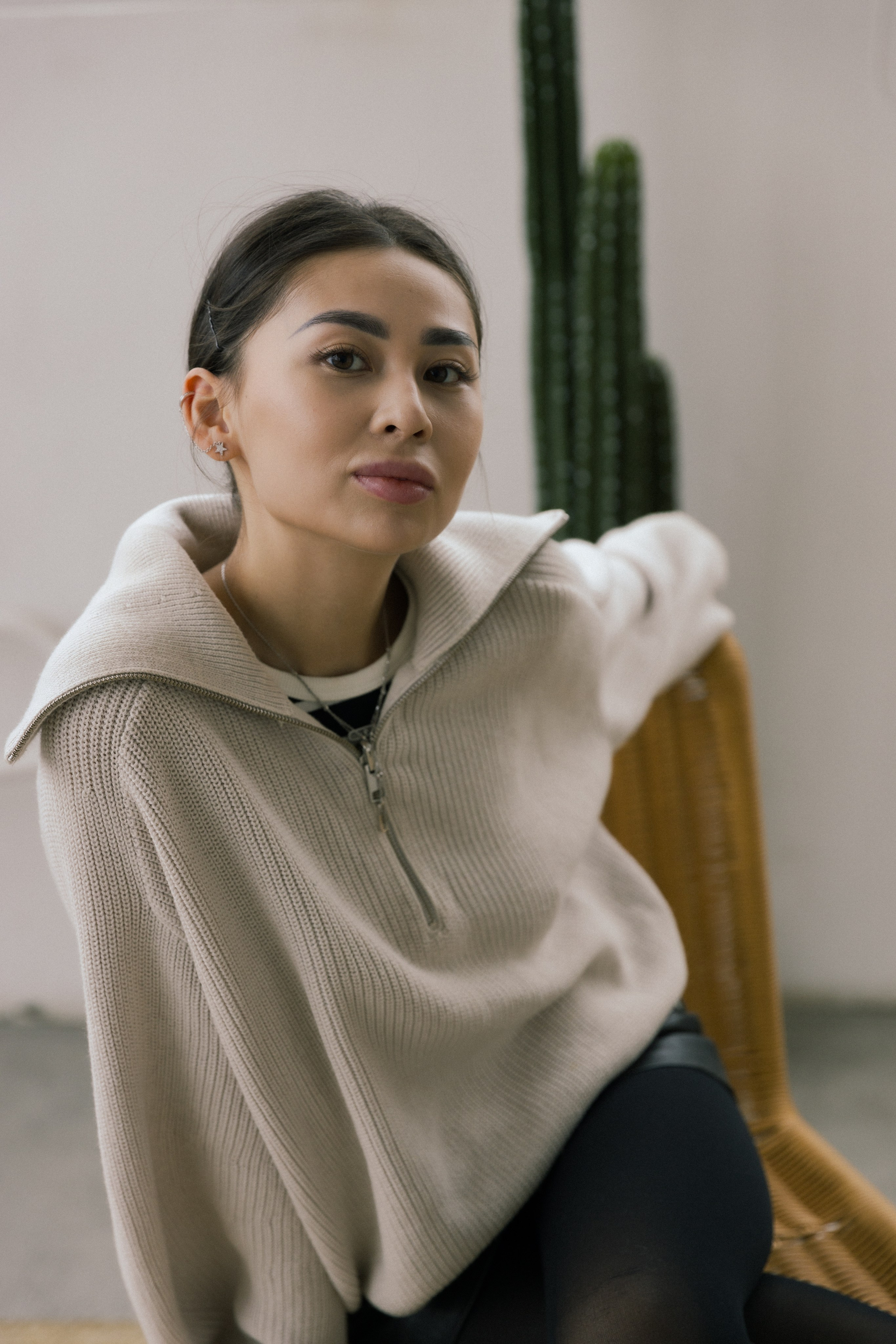 портрет девушки в студии в Алматы