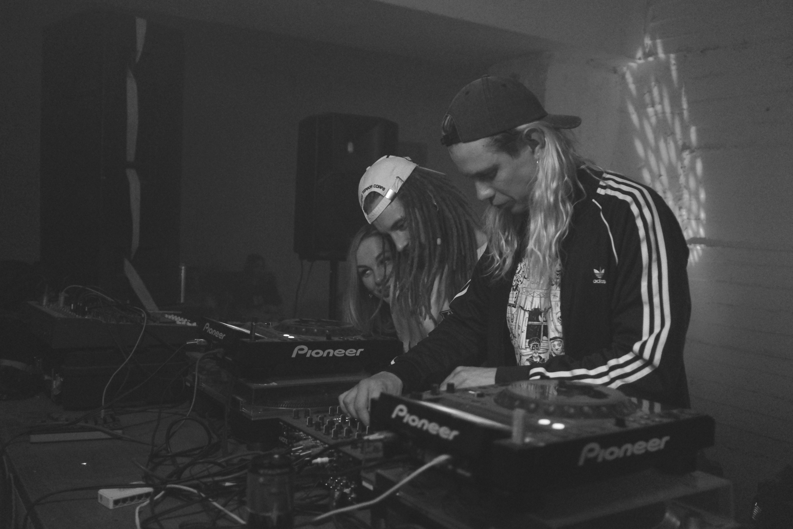 EBASHNYA. 19 июля 2025. Хардкор-габбер туса от команды Башня. Репортажный фотограф в Санкт-Петербурге Даниил Могута