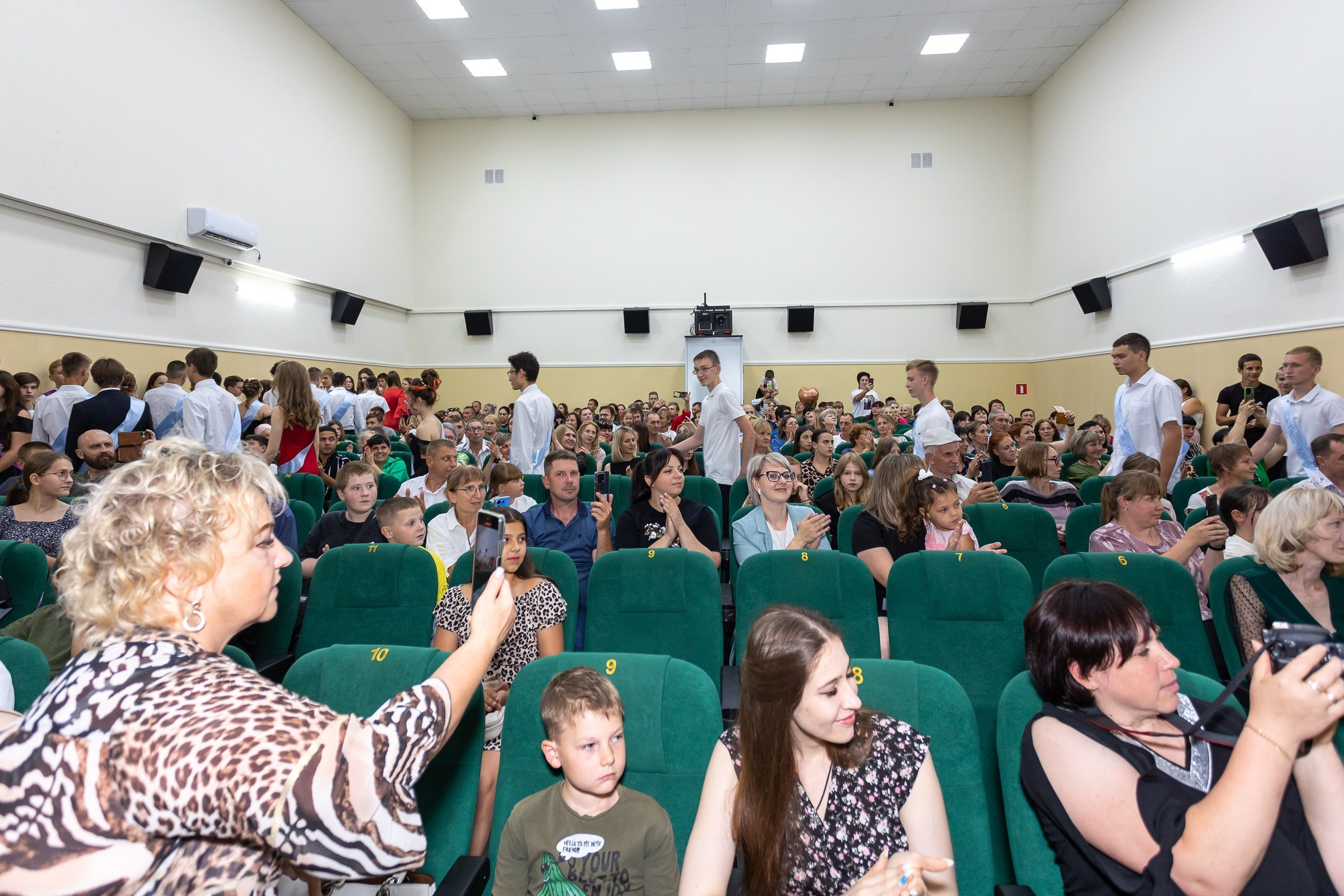 Вручение аттестата и выпускной вечер. Выпускные альбомы Майкоп, Краснодар Елена Золотарева