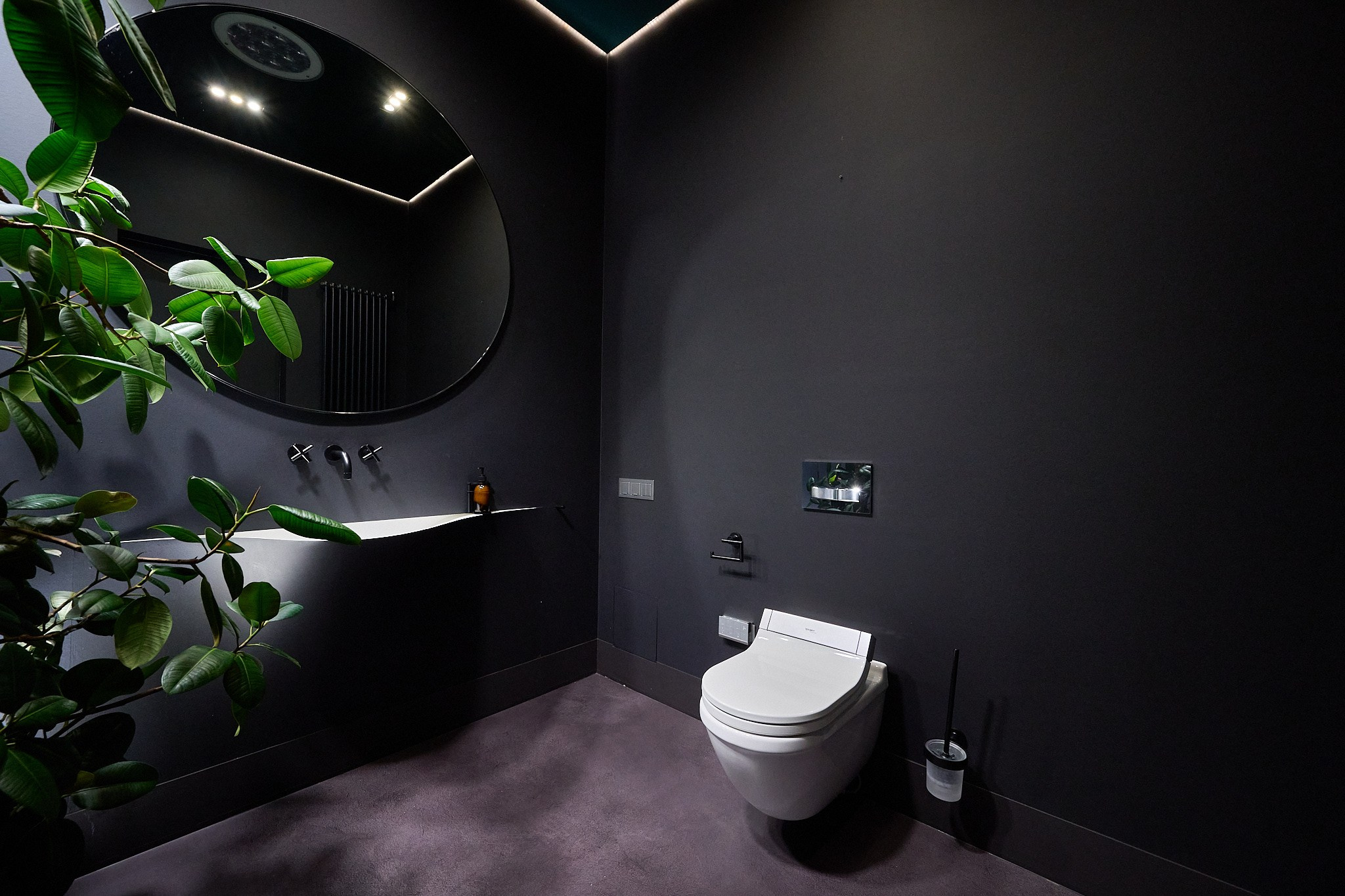 ванная комната в черном цвете черные обои 