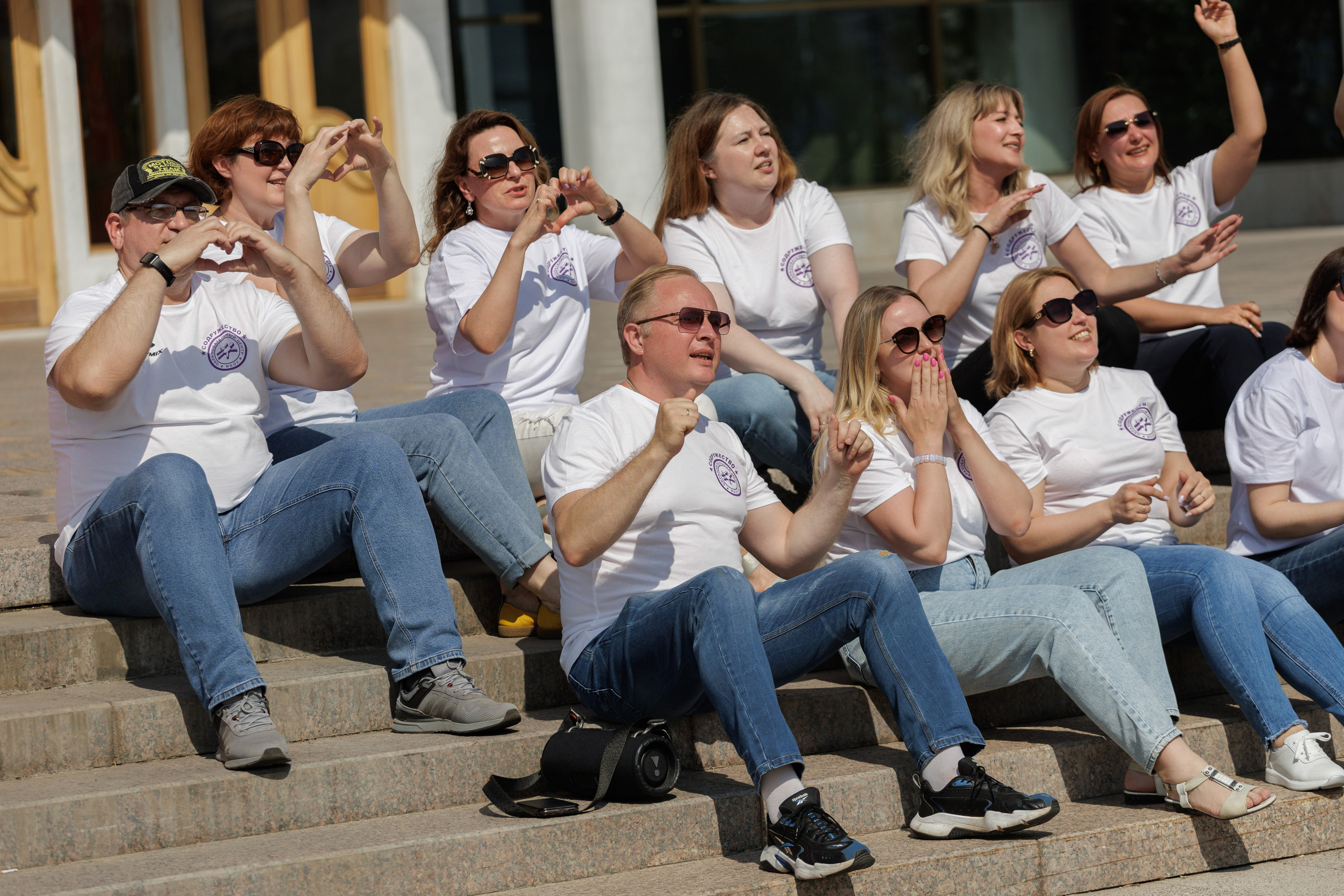 Репортажные фото съёмки клипа от родителей выпускникам. Свадебный фотограф в Воронеже Александр Работкин