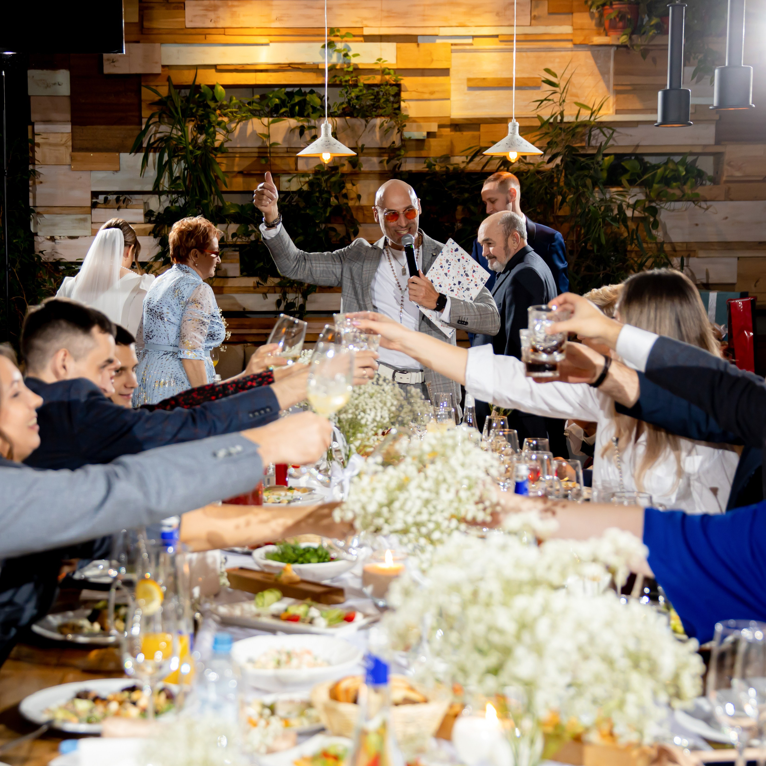 Ведущий на праздник в Москве / Денис Аганин