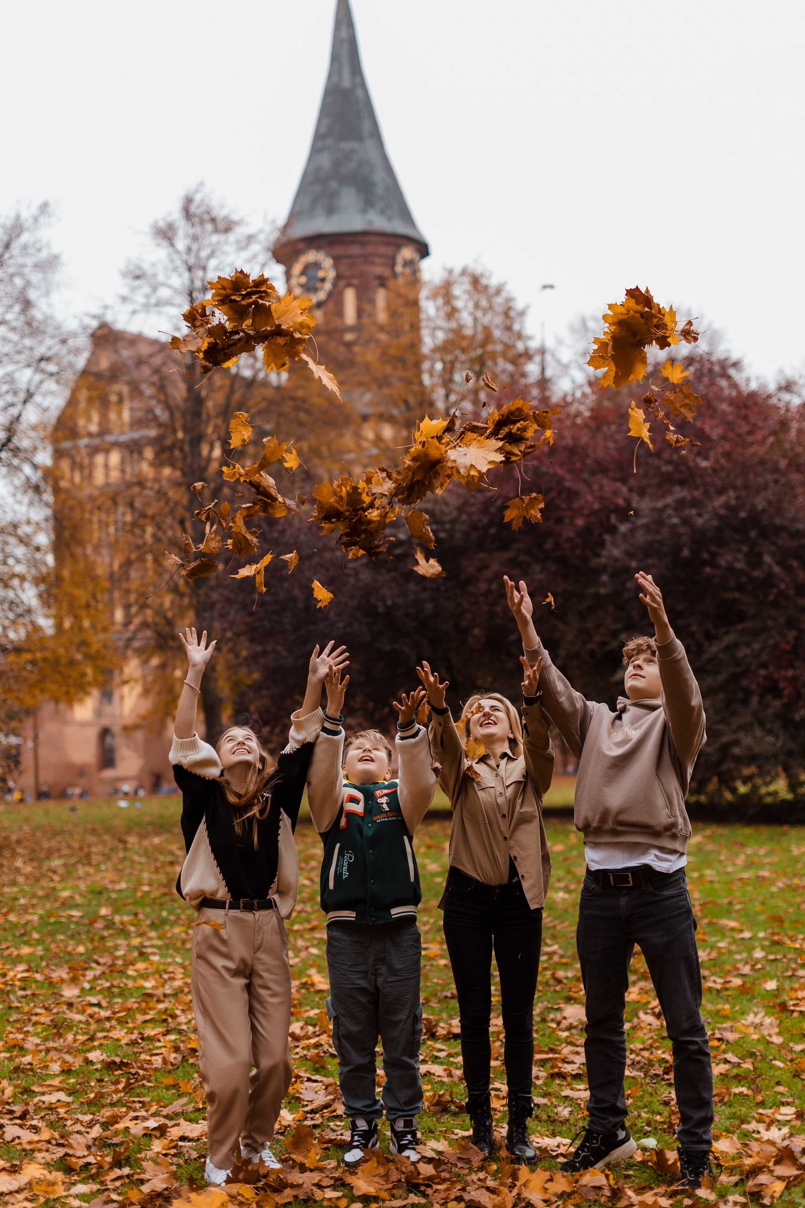 Семейная, золотая осень. Фотограф в Калининграде свадебная фотография, репортажная, фотосессии