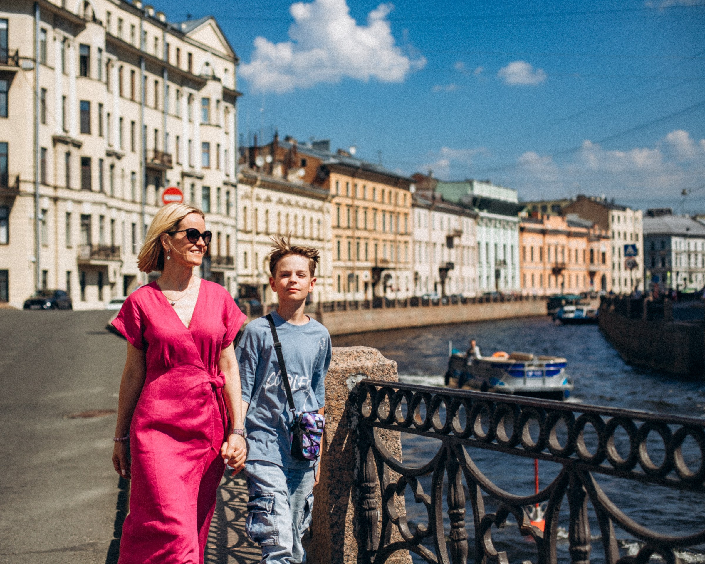 Юлия с детками в августе. Фотопрогулка в Петербурге. Индивидуальный и семейный фотограф в Санкт-Петербурге