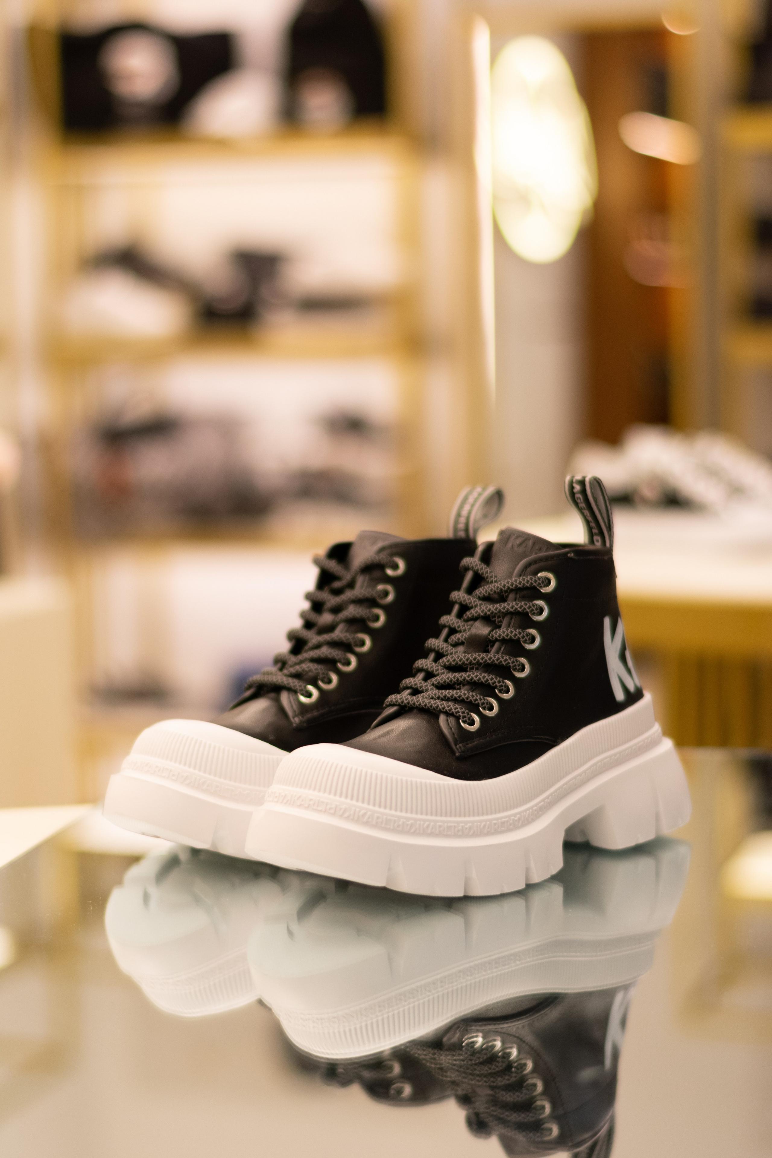 Для организаций. Предметная фотосессия для обувного магазина Capsula. Фотограф/видеограф Богдан Голованов