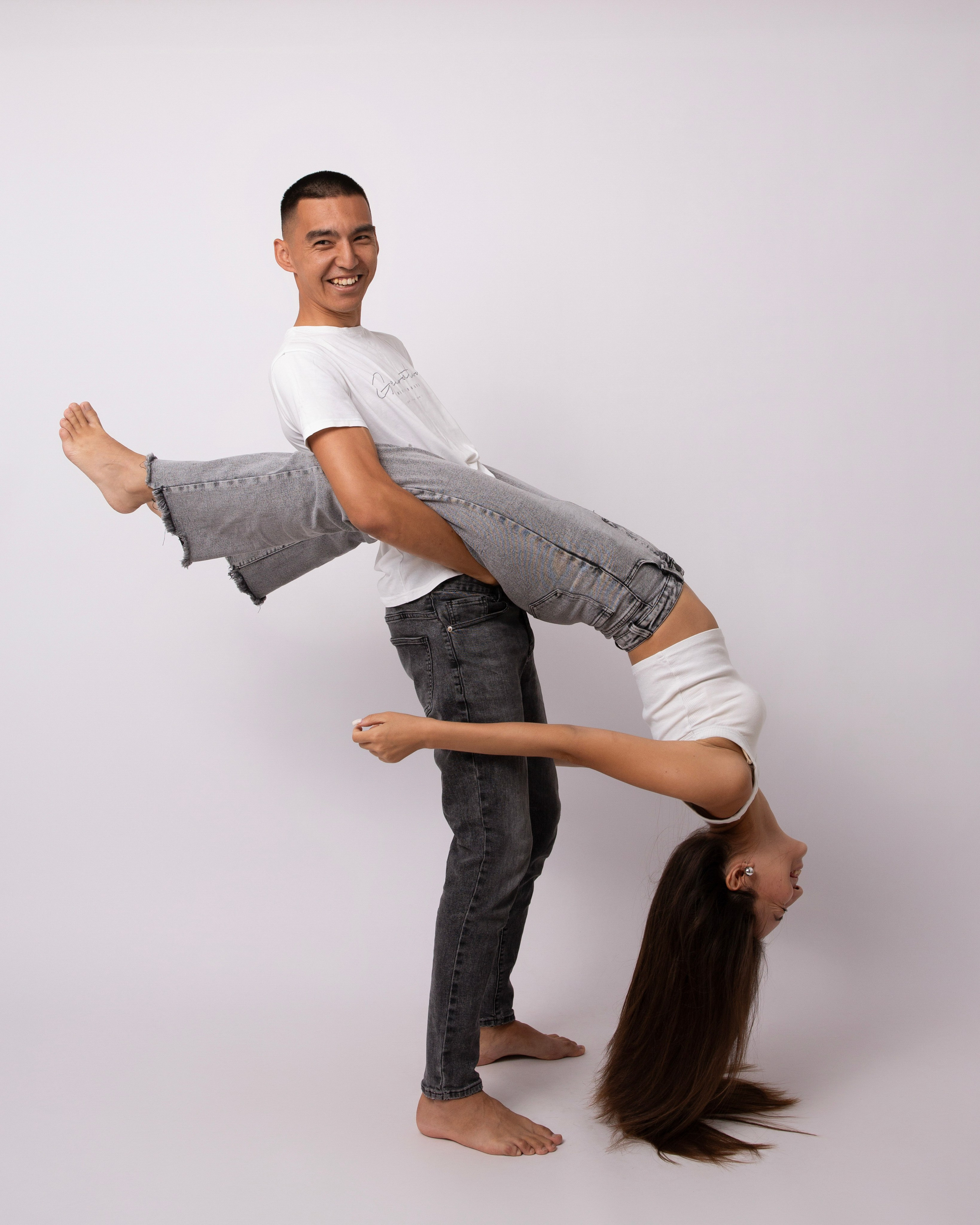 Креативное самарское love story вверх ногами и без фотографа