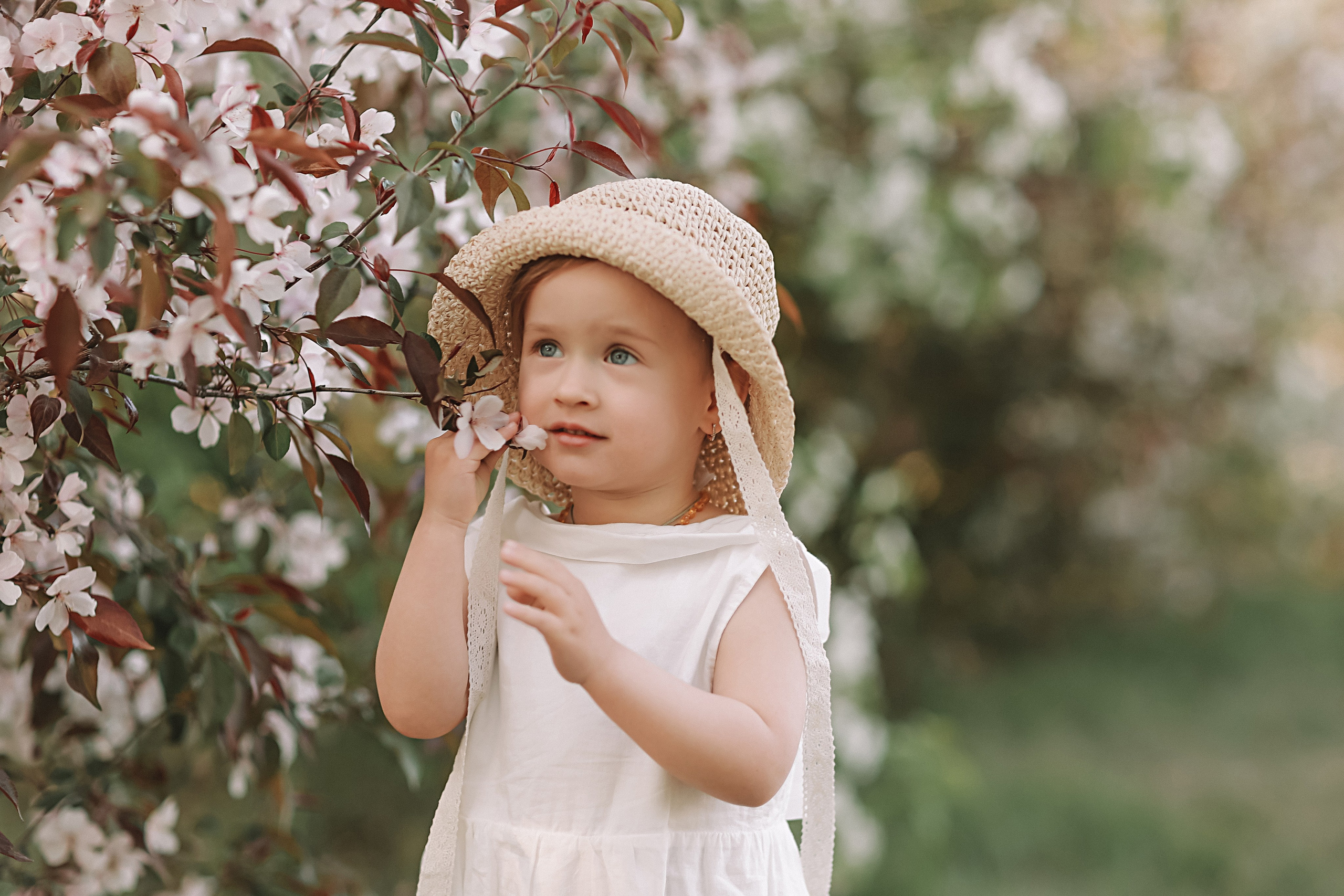 Яблони. Семейный фотограф Тюмень, фотограф на роды Салмина Мария