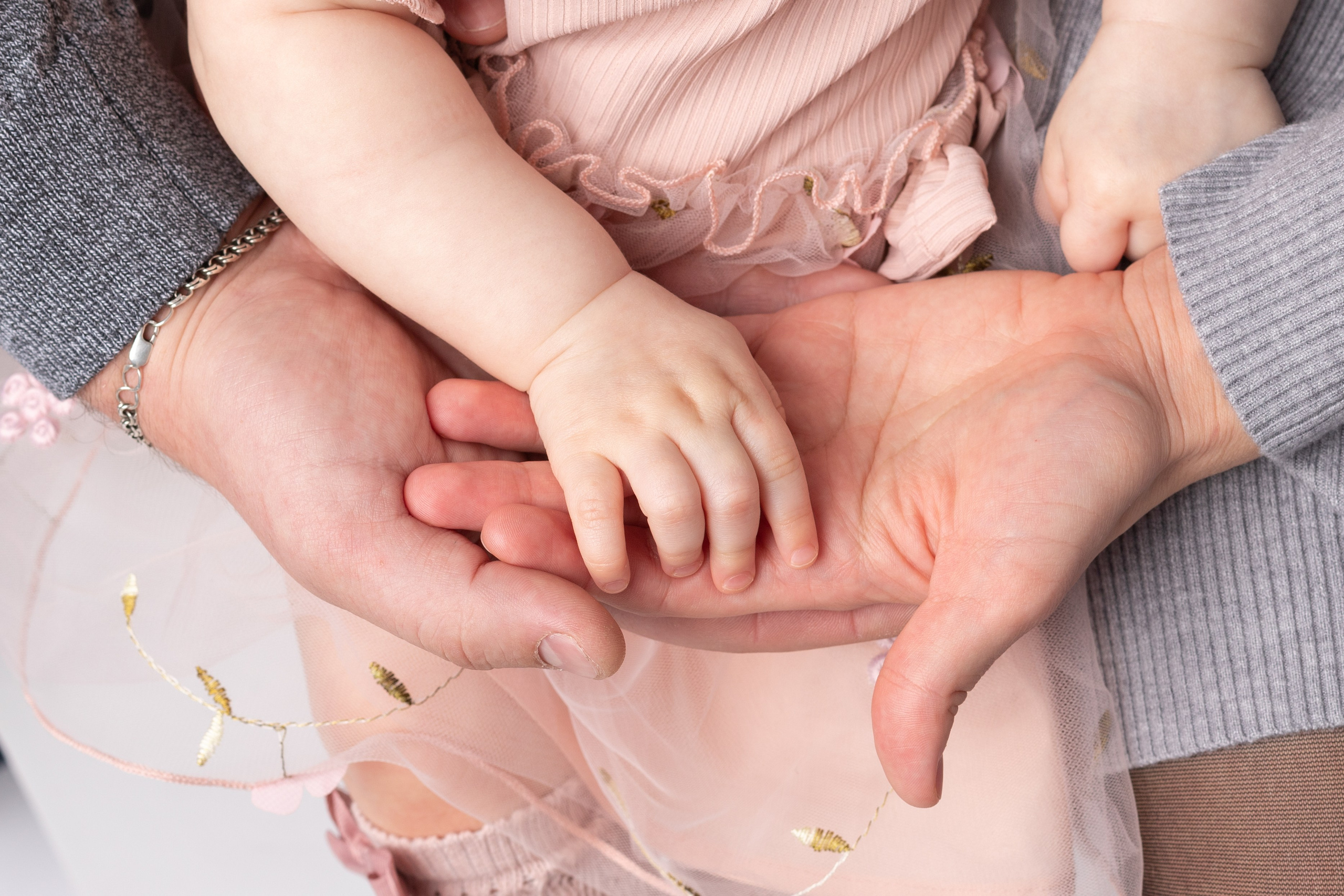 Кира «Первый тортик». Фотограф новорожденных в г. Оренбурге Екатерина Козлова