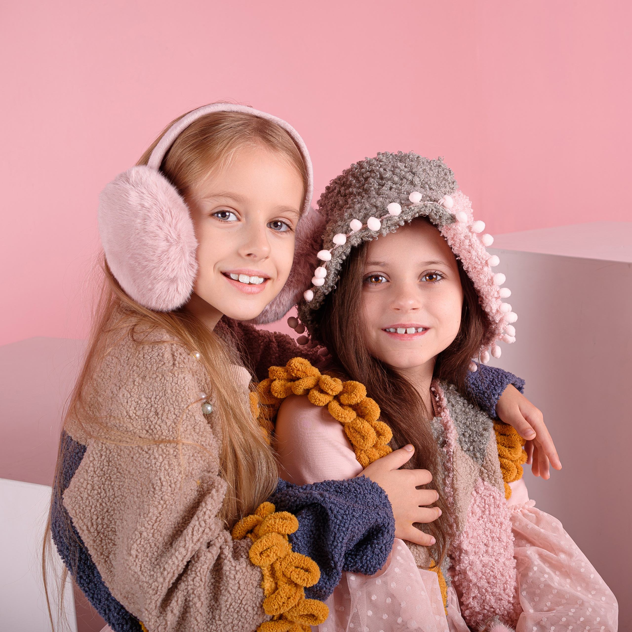 Групповая студийная фотосессия в Сочи девочек-моделей от 5 до 12 лет. Детский студийный фотограф Сочи