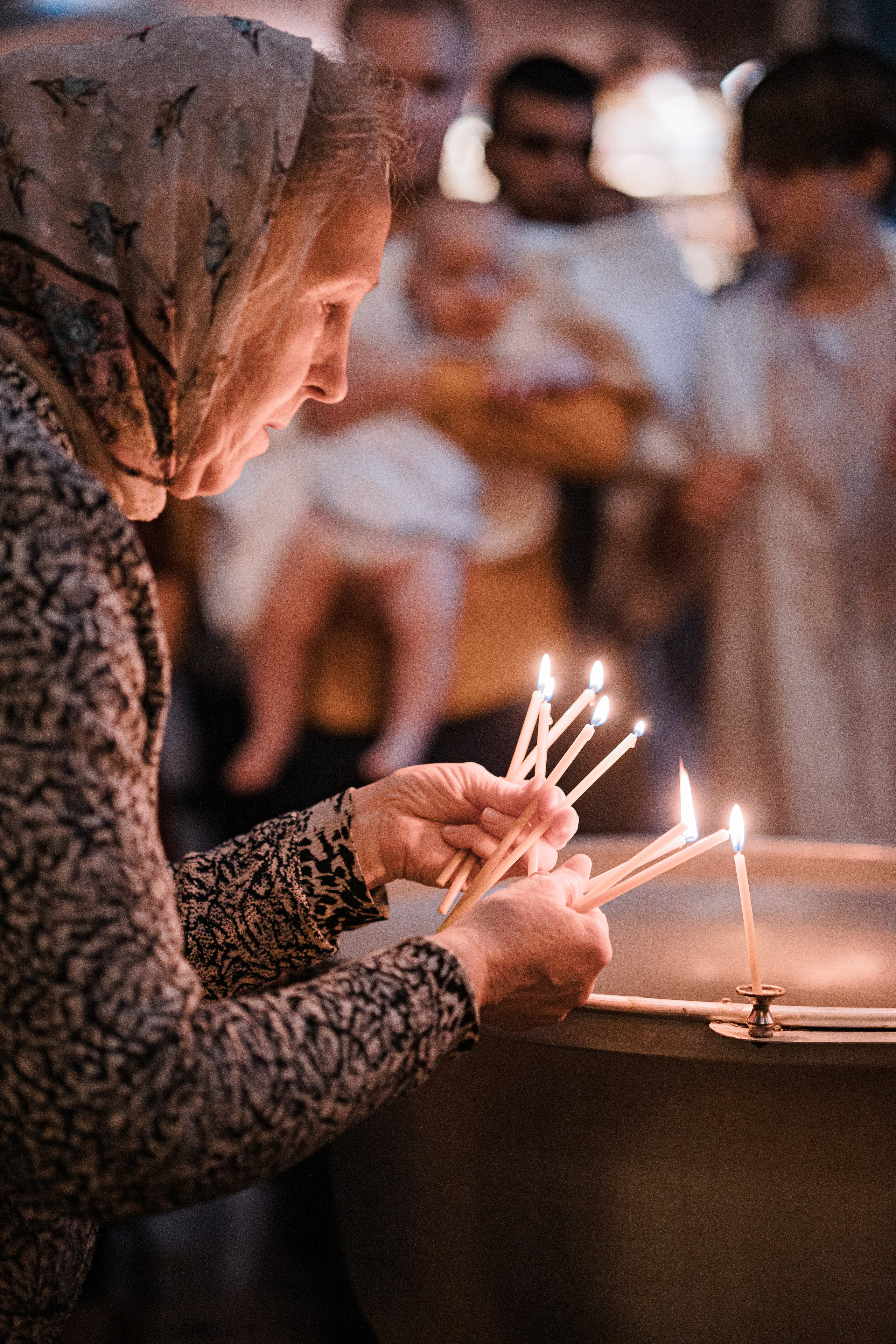 Красивое крещение ребенка в церкви. Выпускные альбомы в Серпухове
