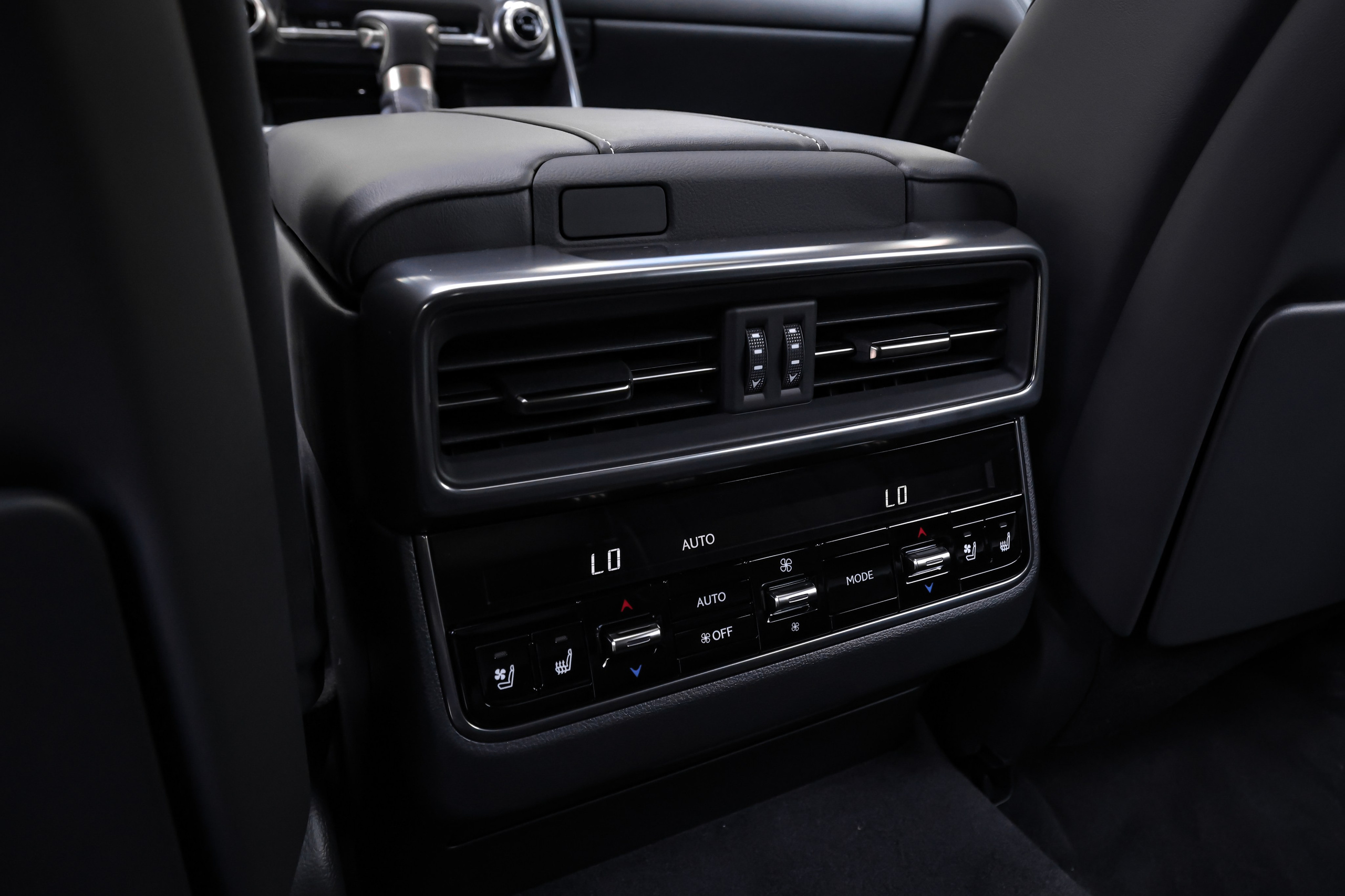 2024 LEXUS LX 500d. Mixturecaptures