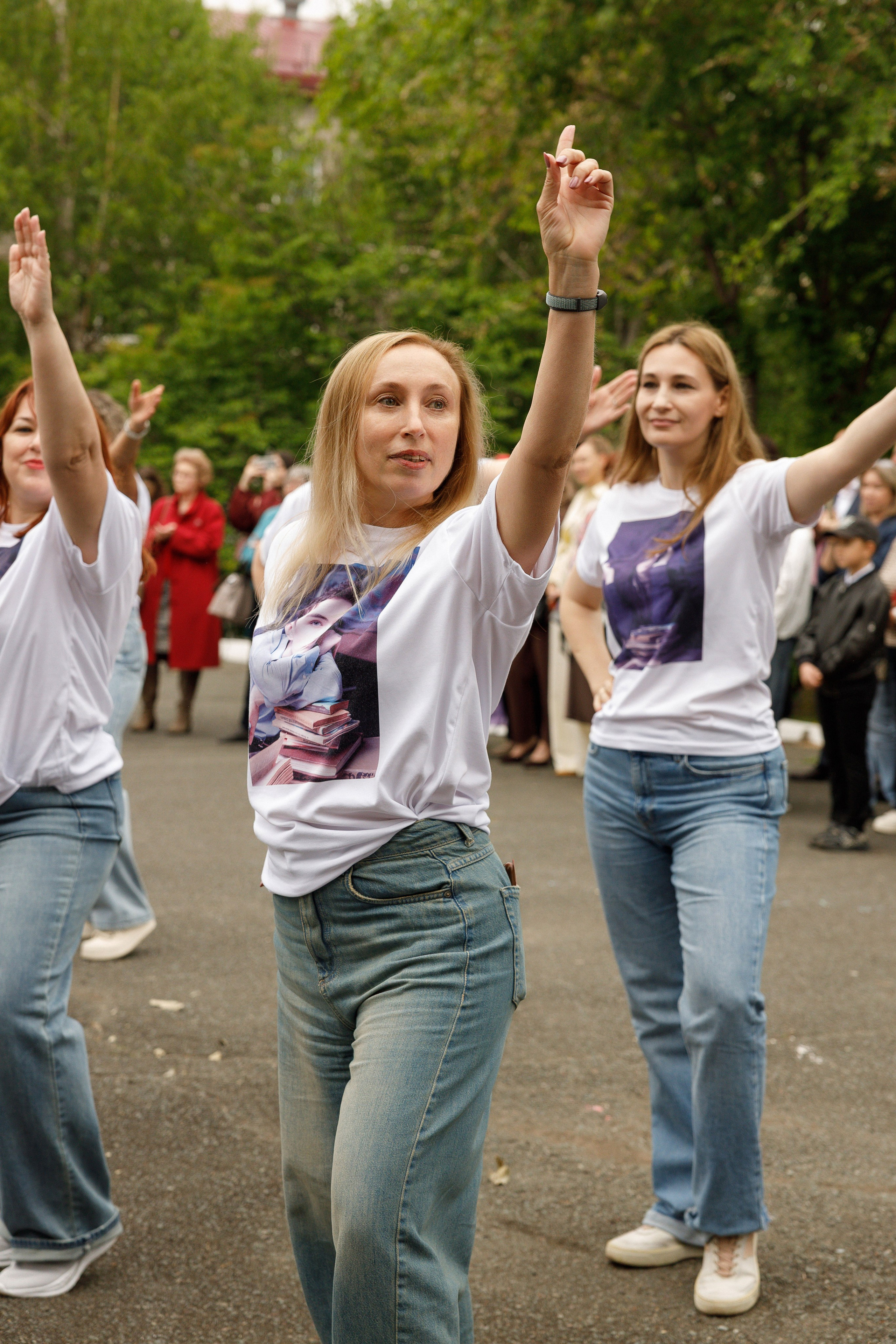 Последний звонок Гимназия Артем. Photoalbum-vl.ru