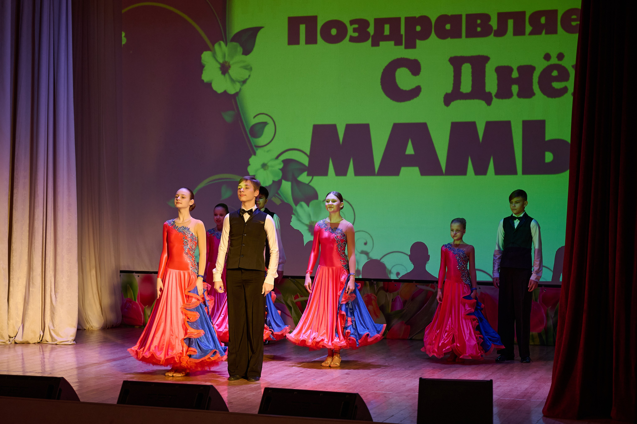 День матери. Кабардинка. Жизнь курорта Кабардинка в фотографиях