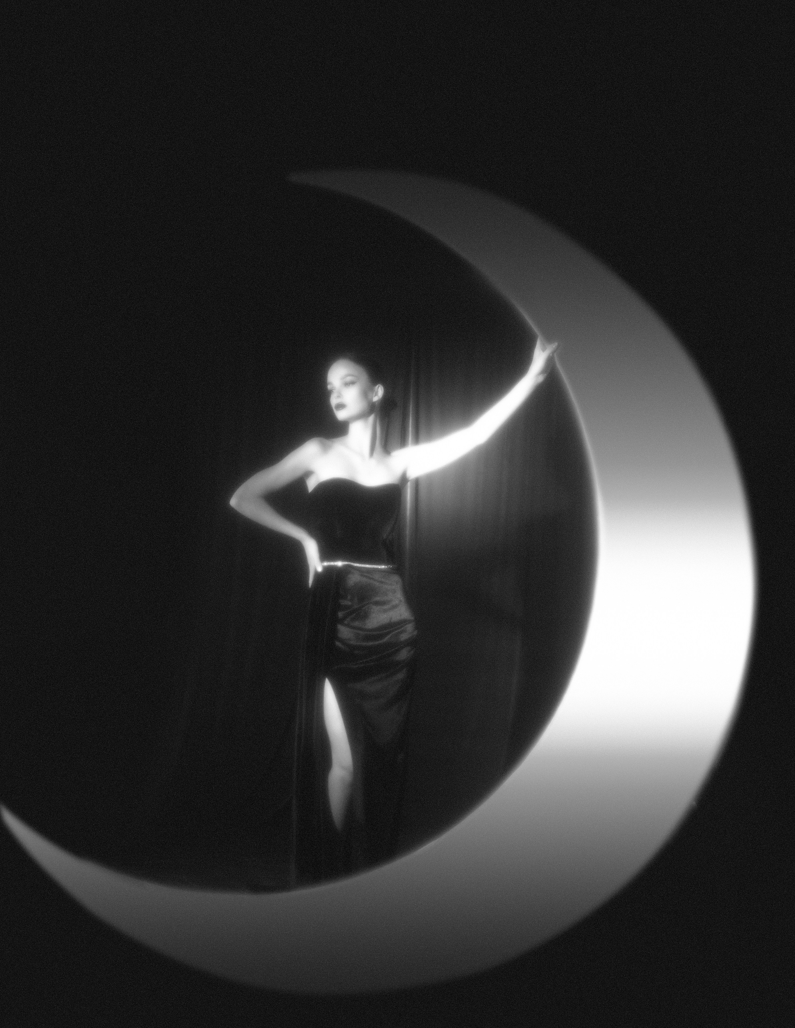 Fly me to the Moon. Fashion Photographer Oxana Chernomorets