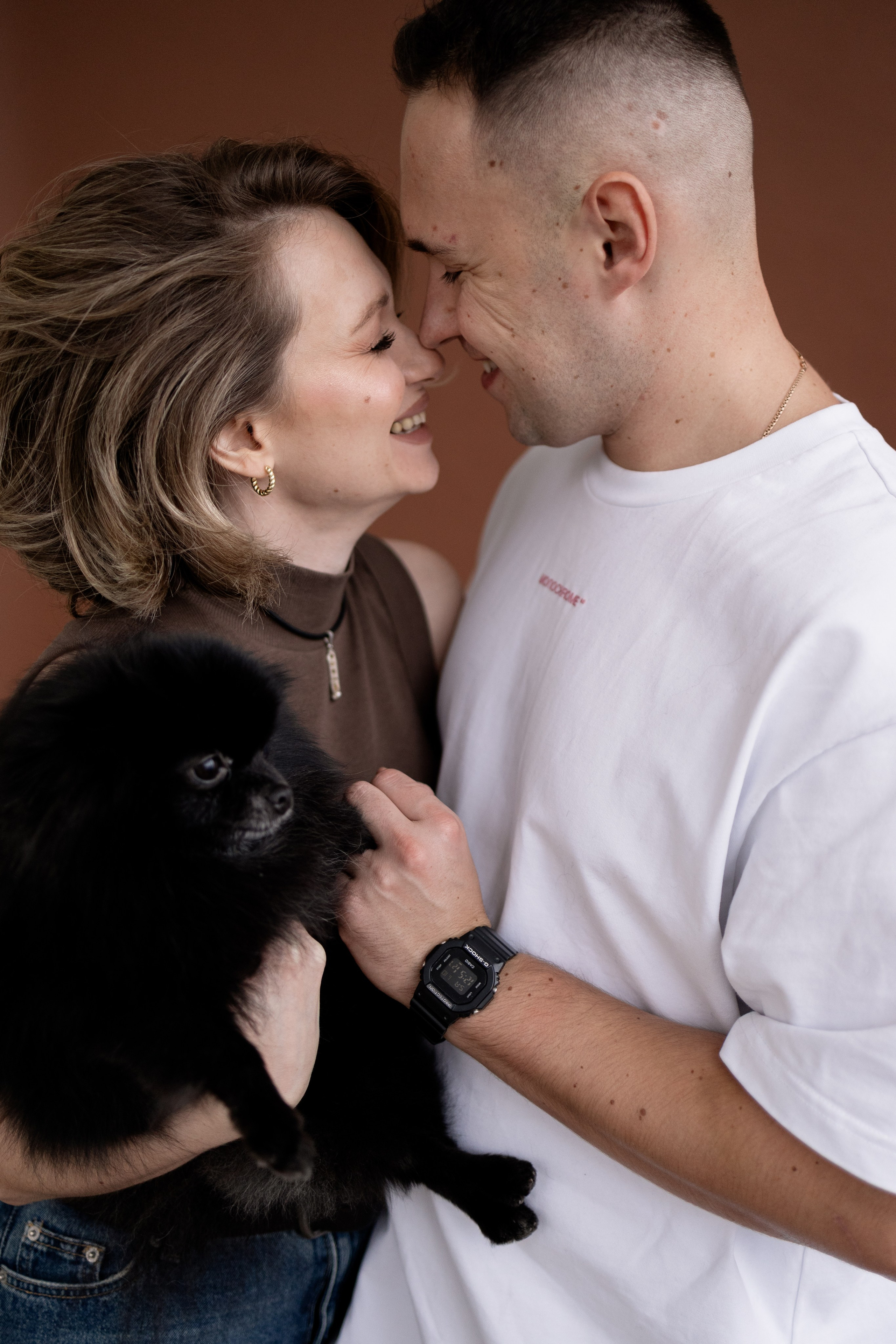 Ира и Рома и тойтерьер Оливия. Фотограф Артем Бросов в Санкт-Петербурге и Дубае