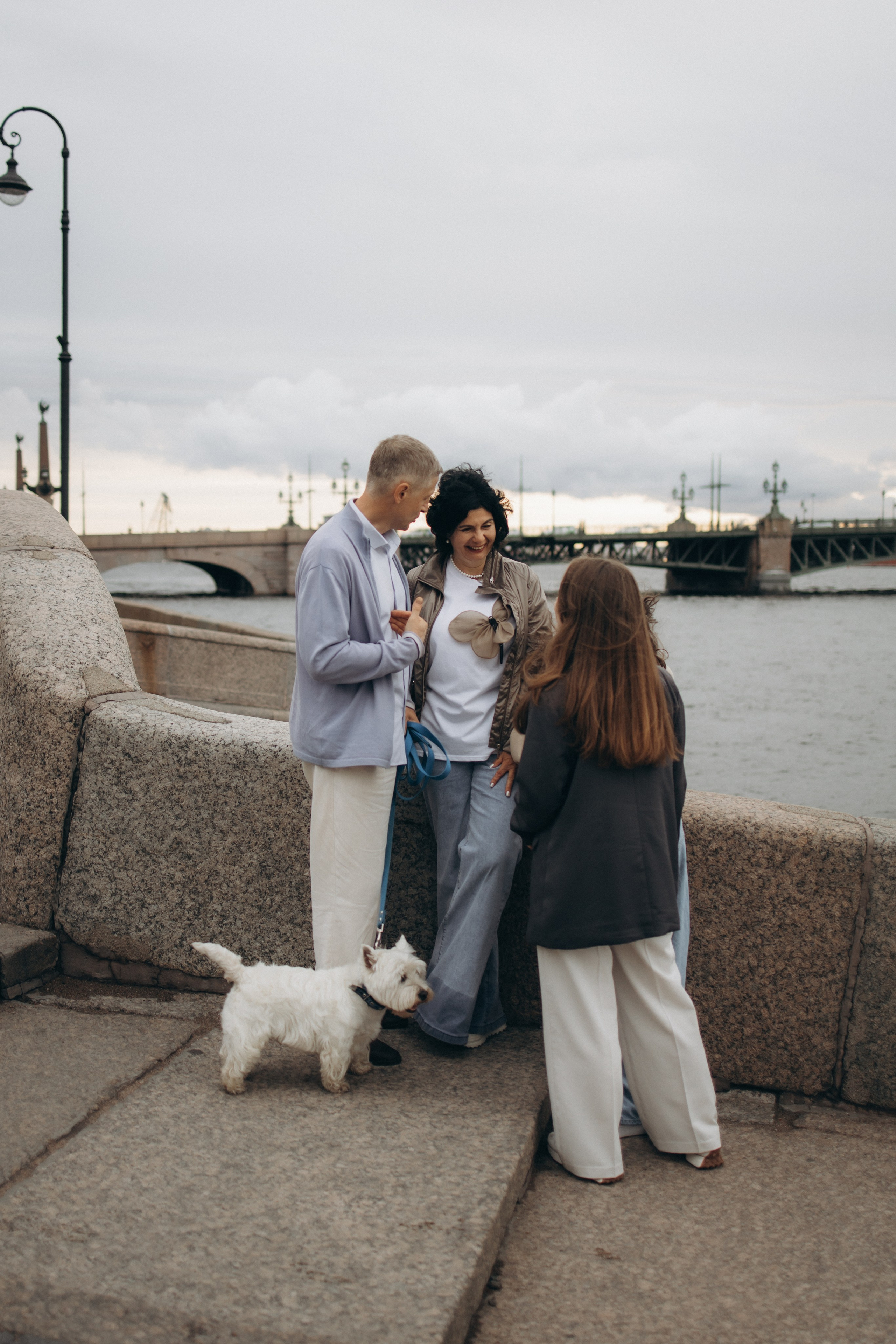 Моника, Мишель, Юлия, Дмитрий и песик Беня. Семейный, домашний, ньюборн фотограф Москва Цветкова Елизавета