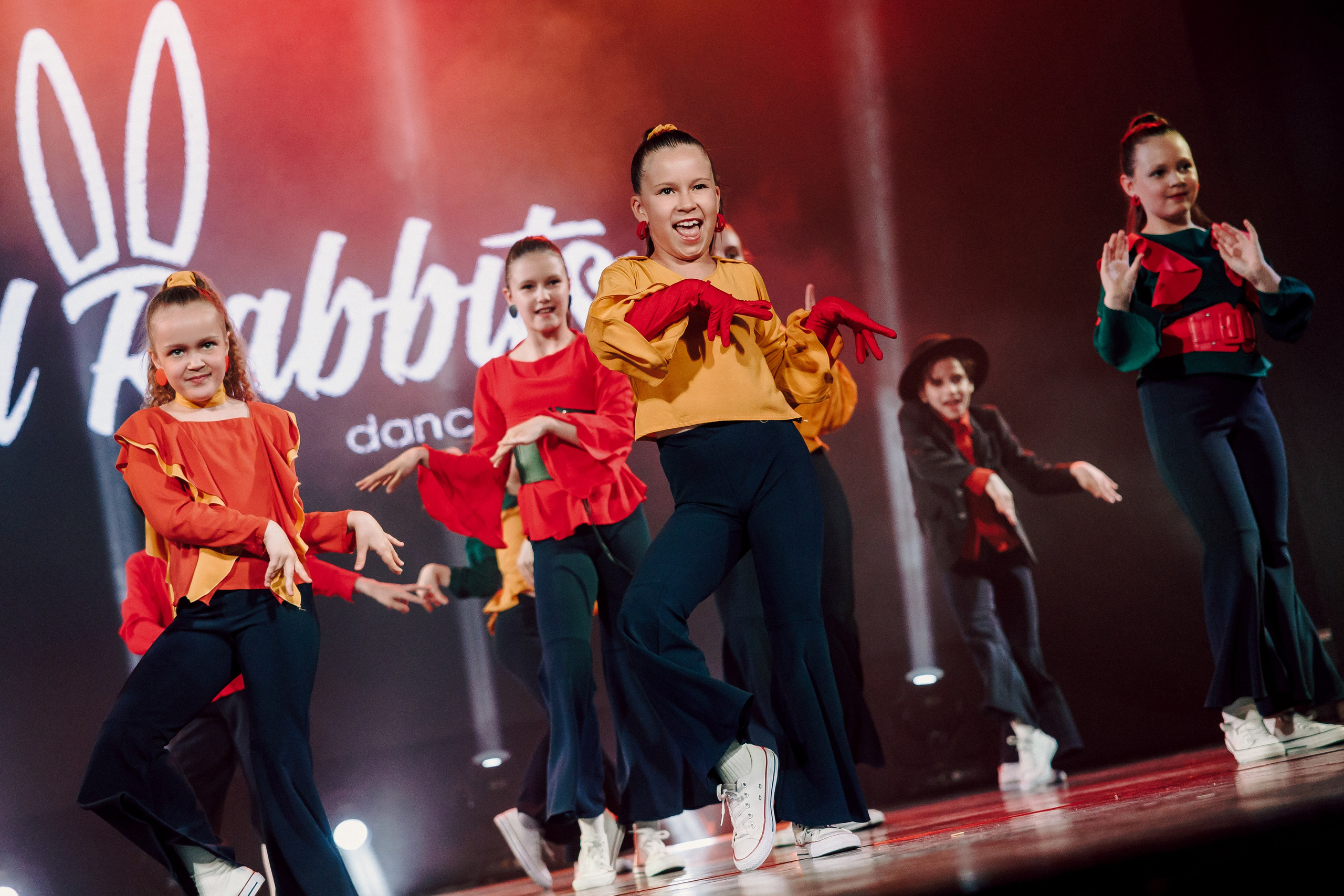 Отчётный концерт танцевальной школы «Red Rabbits» 2025. Лёшка Варзегов — фотограф