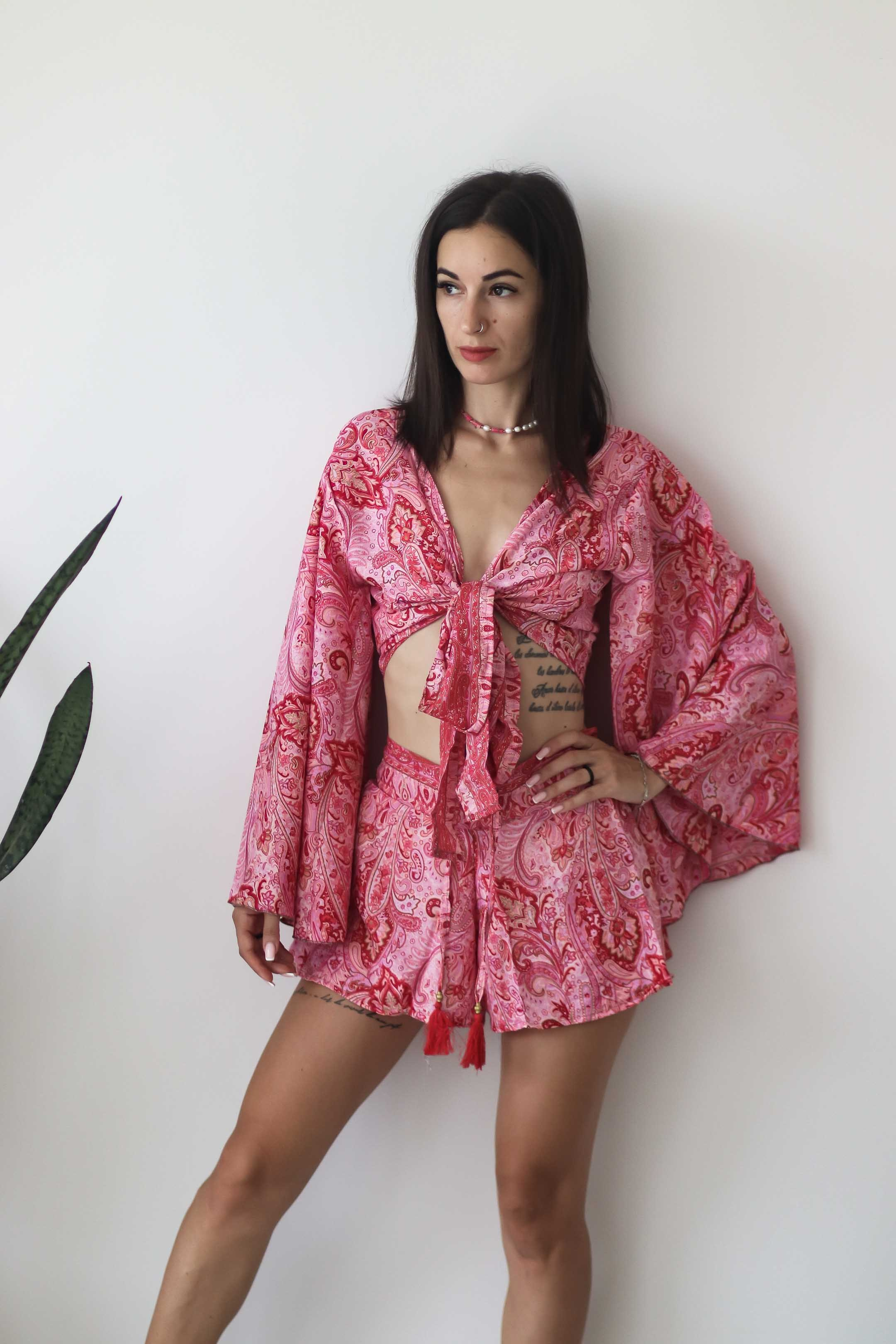 Коллекция купальников бикини. Фотограф на Шри-Ланке