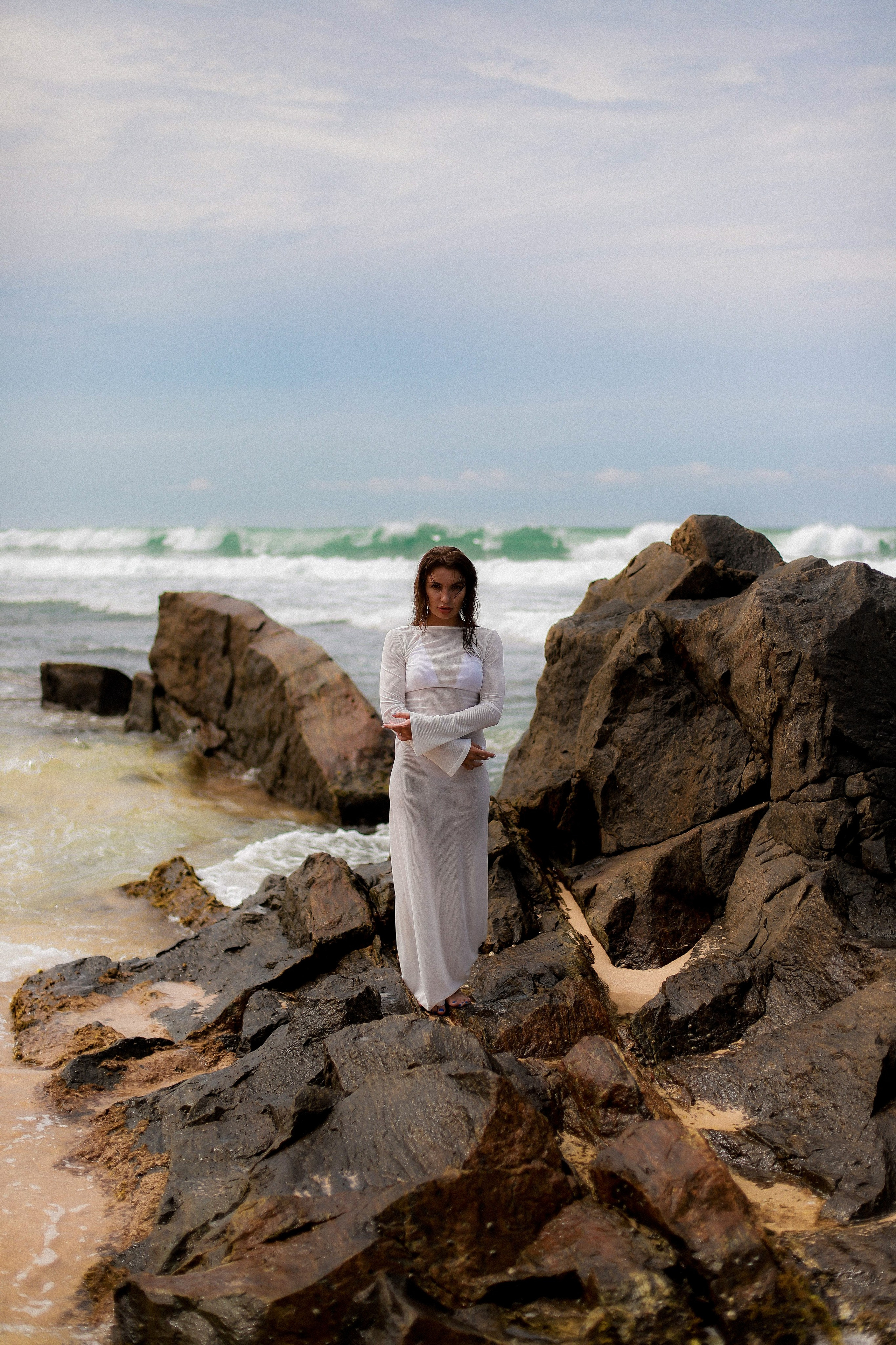 Эстетичные кадры на пляже Coconut Beach: девушка в тропическом раю | Фотосессия на Шри-Ланке. Фотограф на Шри-Ланке