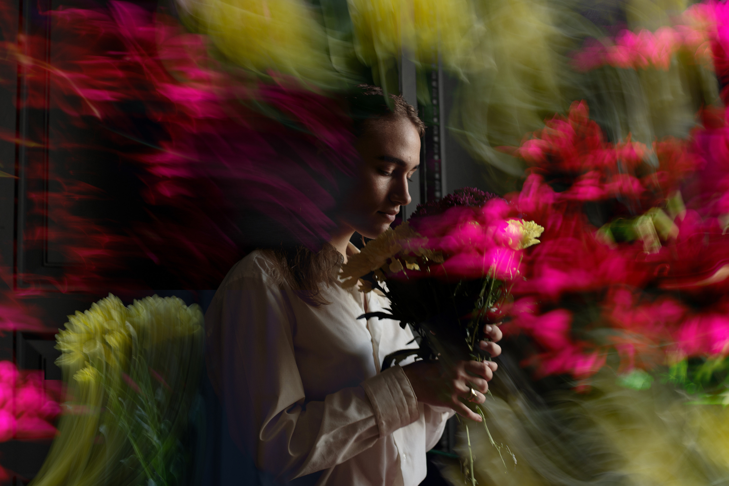 Амелия и цветы. Портретный фотограф СПб — Ира Волкова