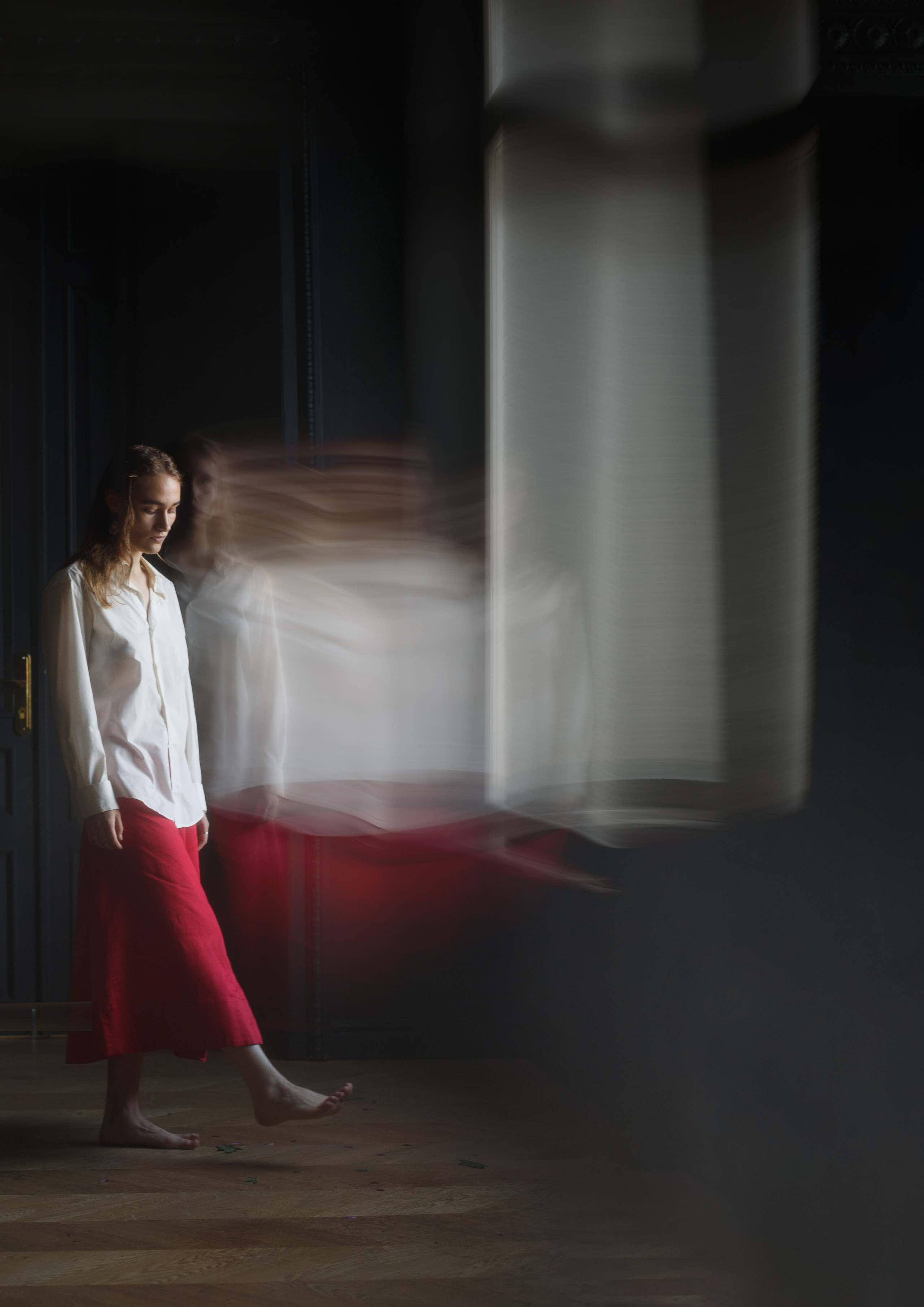 Амелия и цветы. Портретный фотограф СПб — Ира Волкова