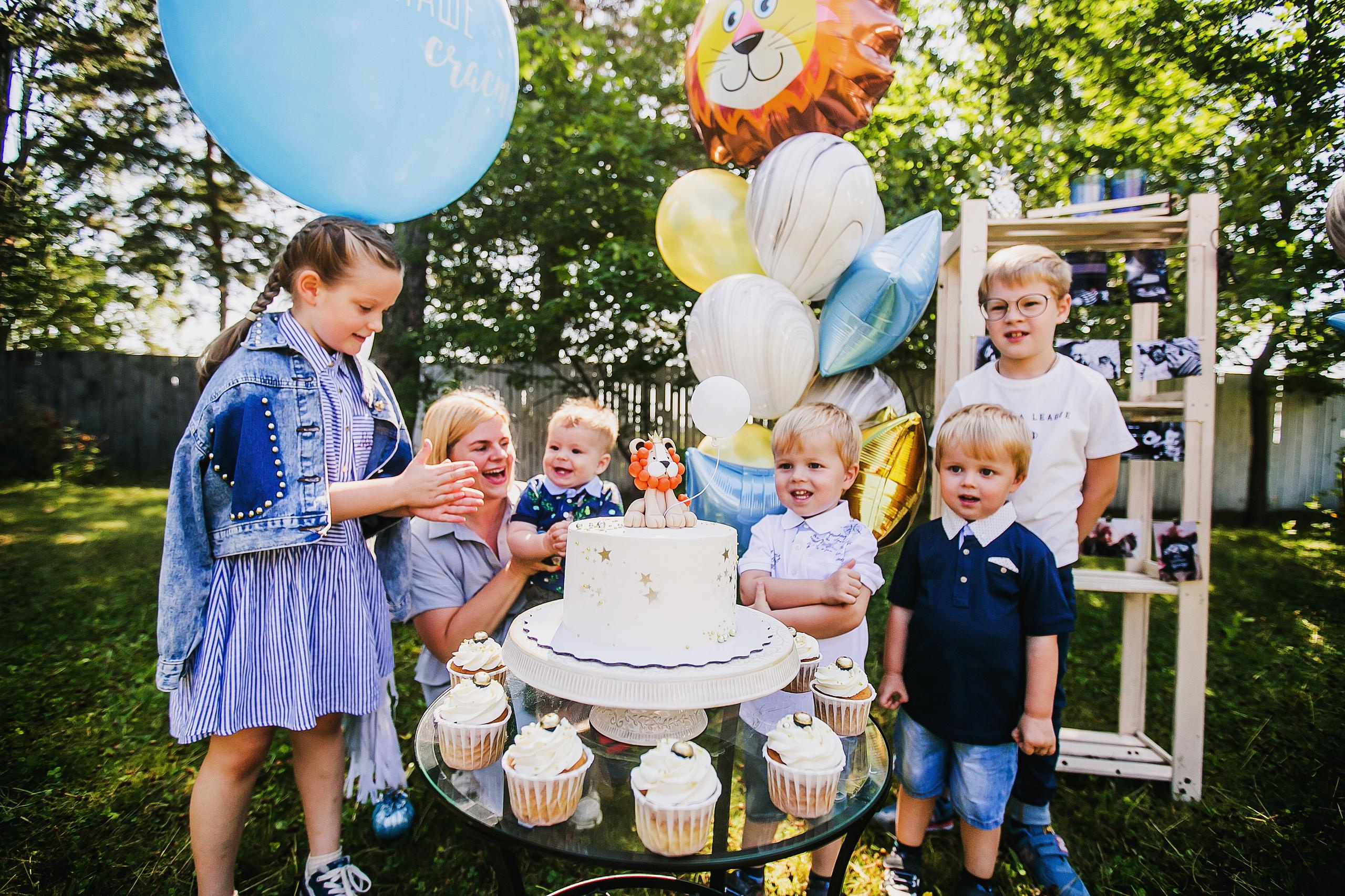 Давид и семья. 1 год. Фотограф Полина Егорова город Тюмень