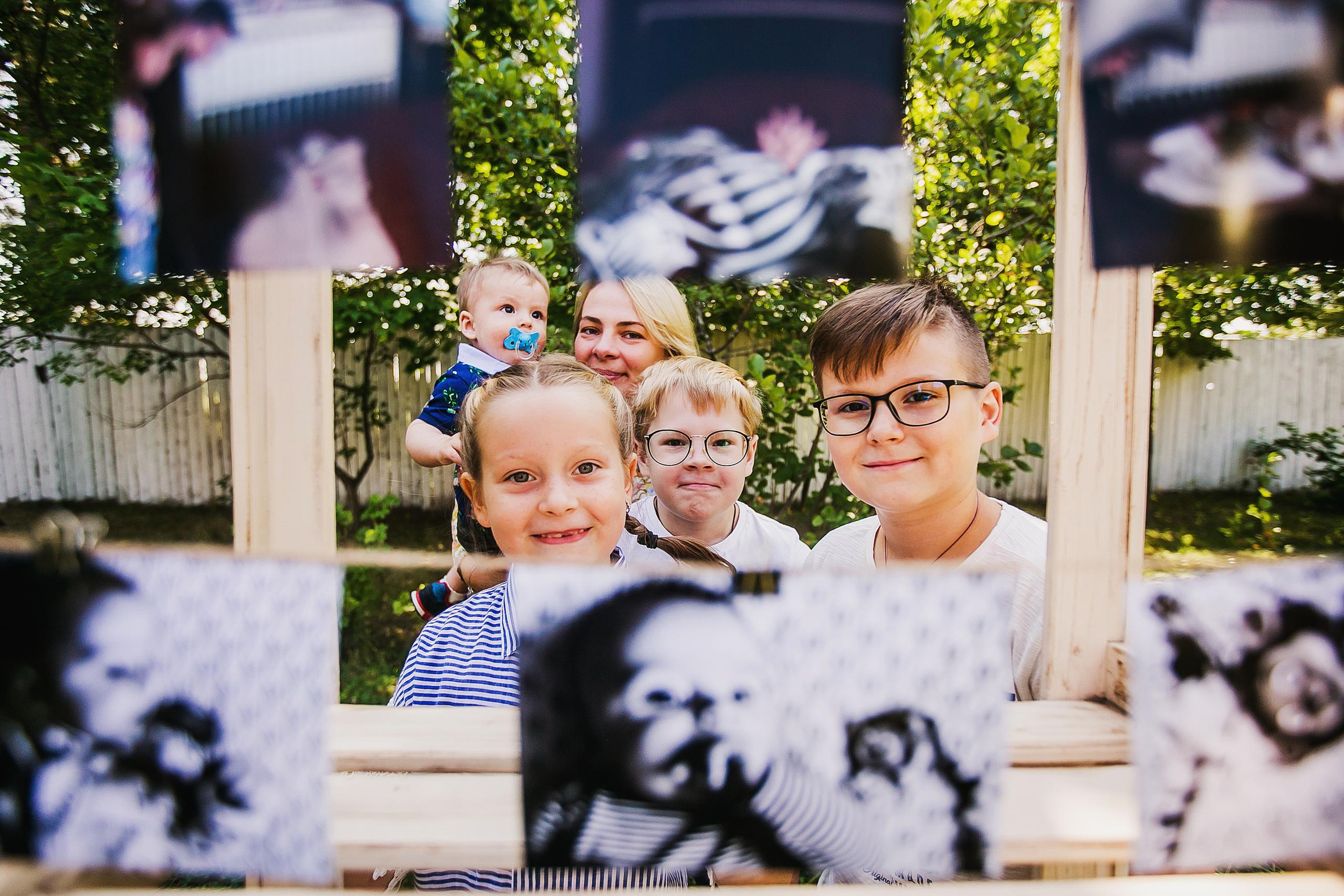 Давид и семья. 1 год. Фотограф Полина Егорова город Тюмень