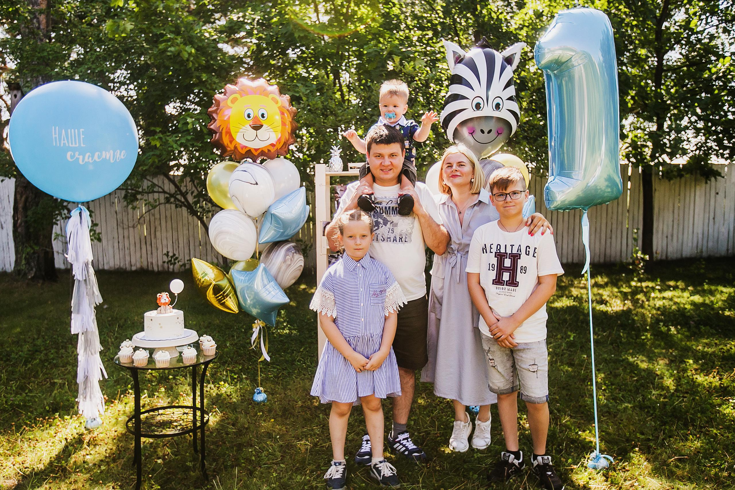 Давид и семья. 1 год. Фотограф Полина Егорова город Тюмень