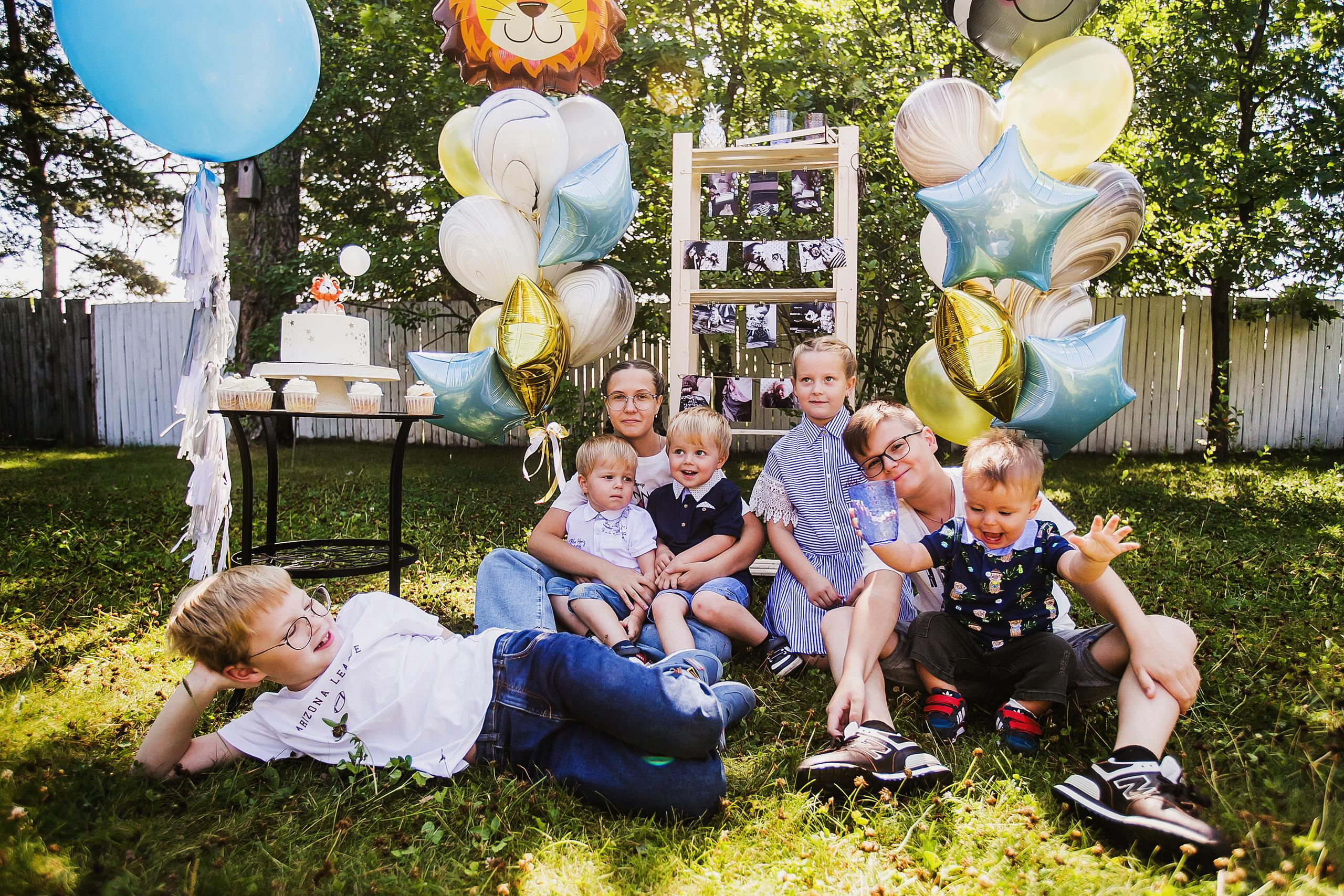 Давид и семья. 1 год. Фотограф Полина Егорова город Тюмень