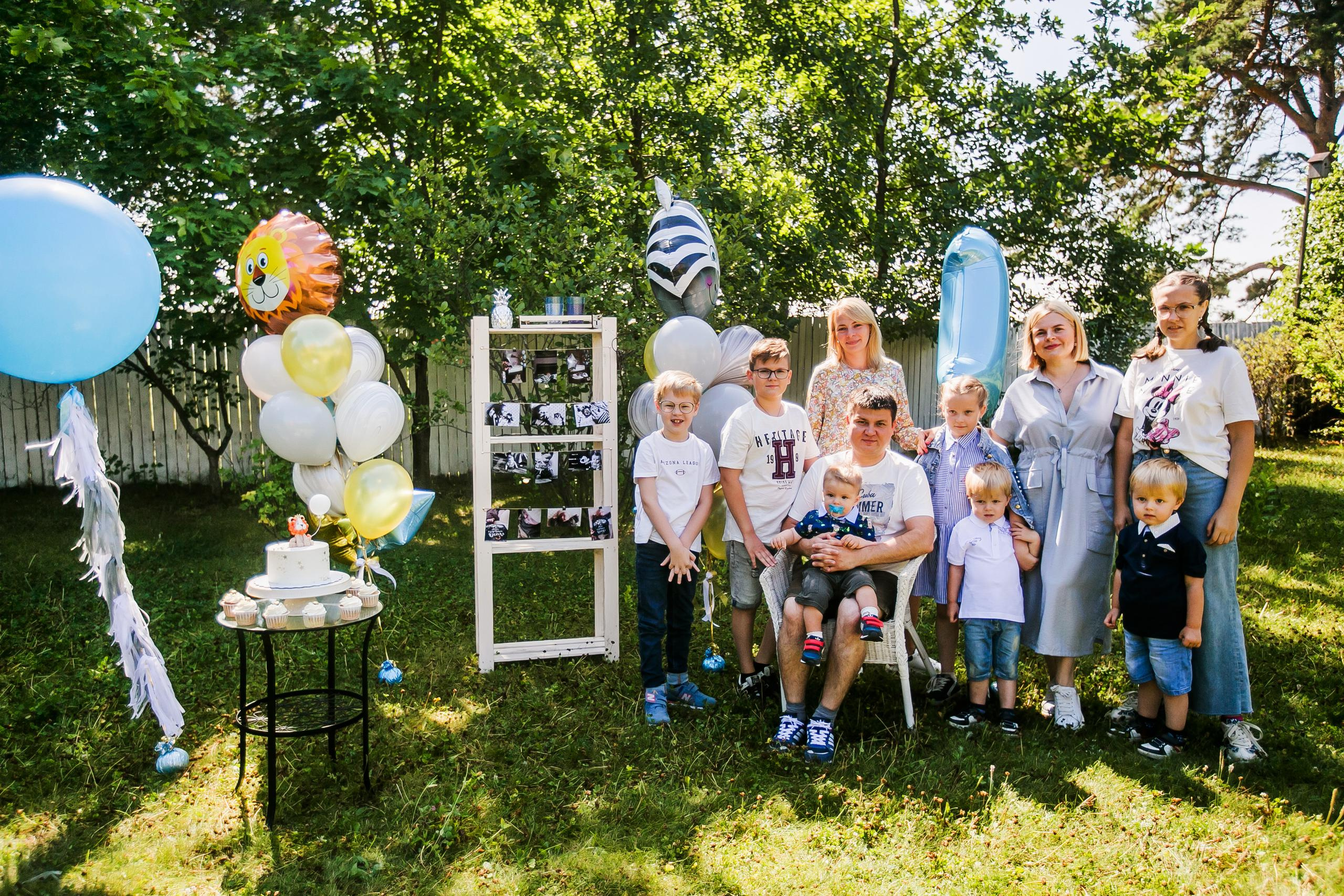 Давид и семья. 1 год. Фотограф Полина Егорова город Тюмень