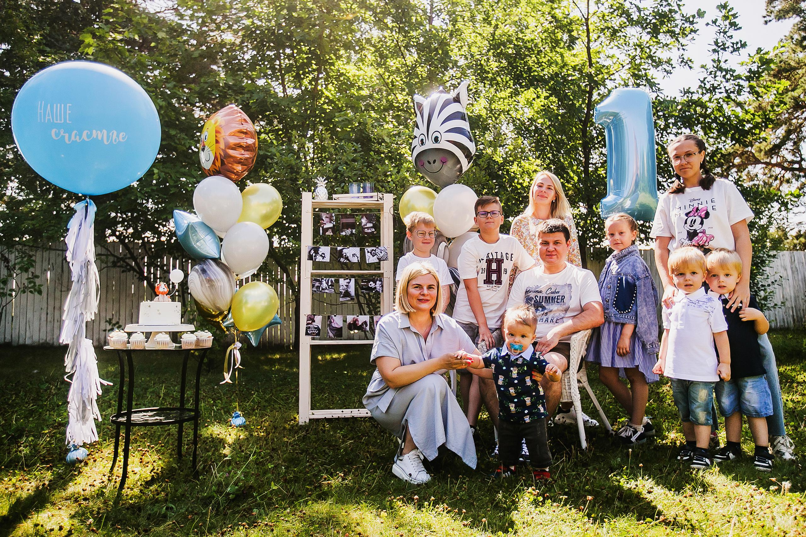 Давид и семья. 1 год. Фотограф Полина Егорова город Тюмень
