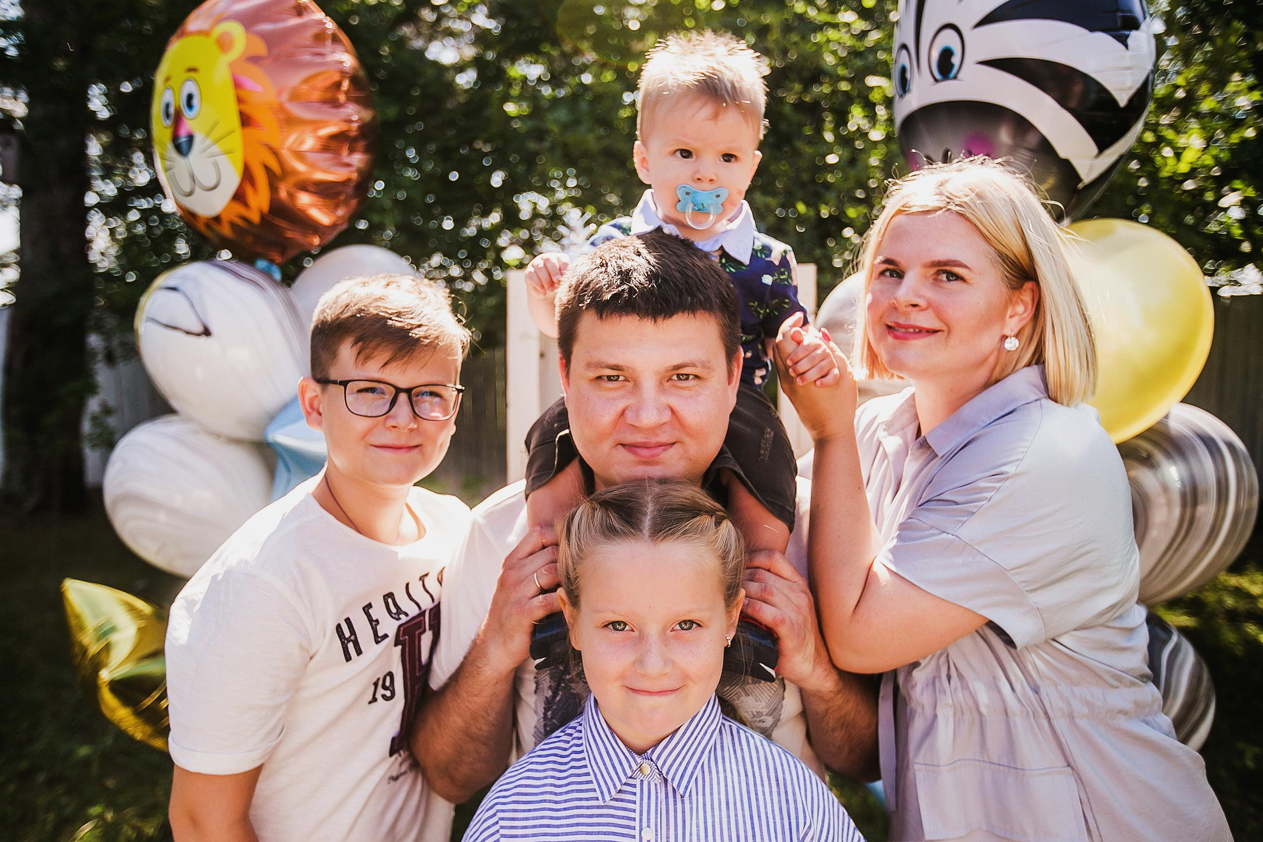 Давид и семья. 1 год. Фотограф Полина Егорова город Тюмень