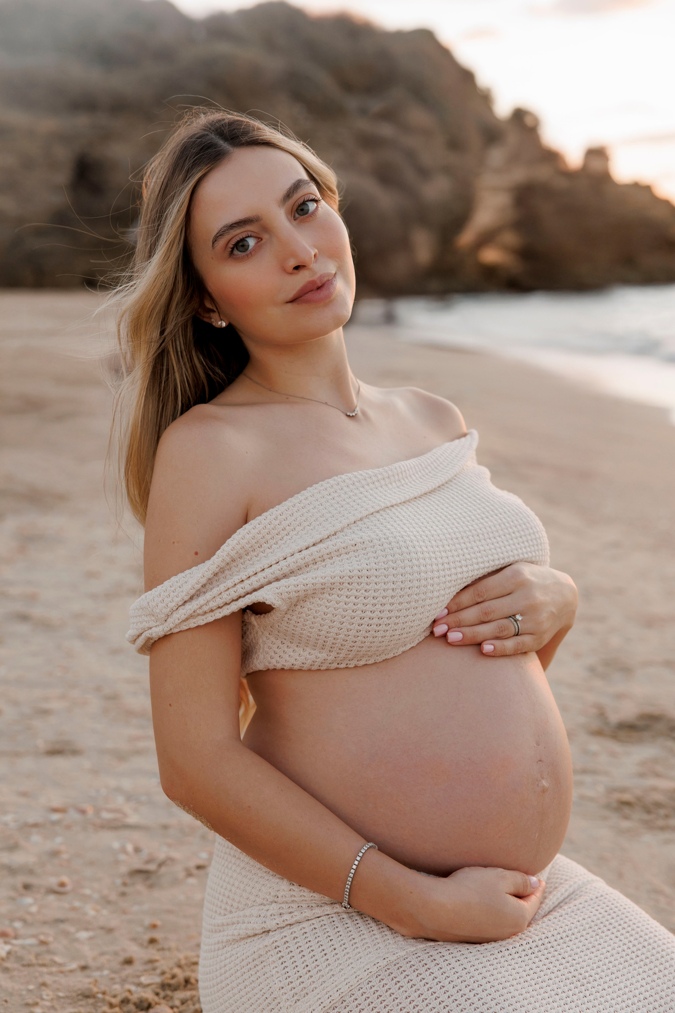 Pregnancy photoshoot near the sea. Wedding and family photographer