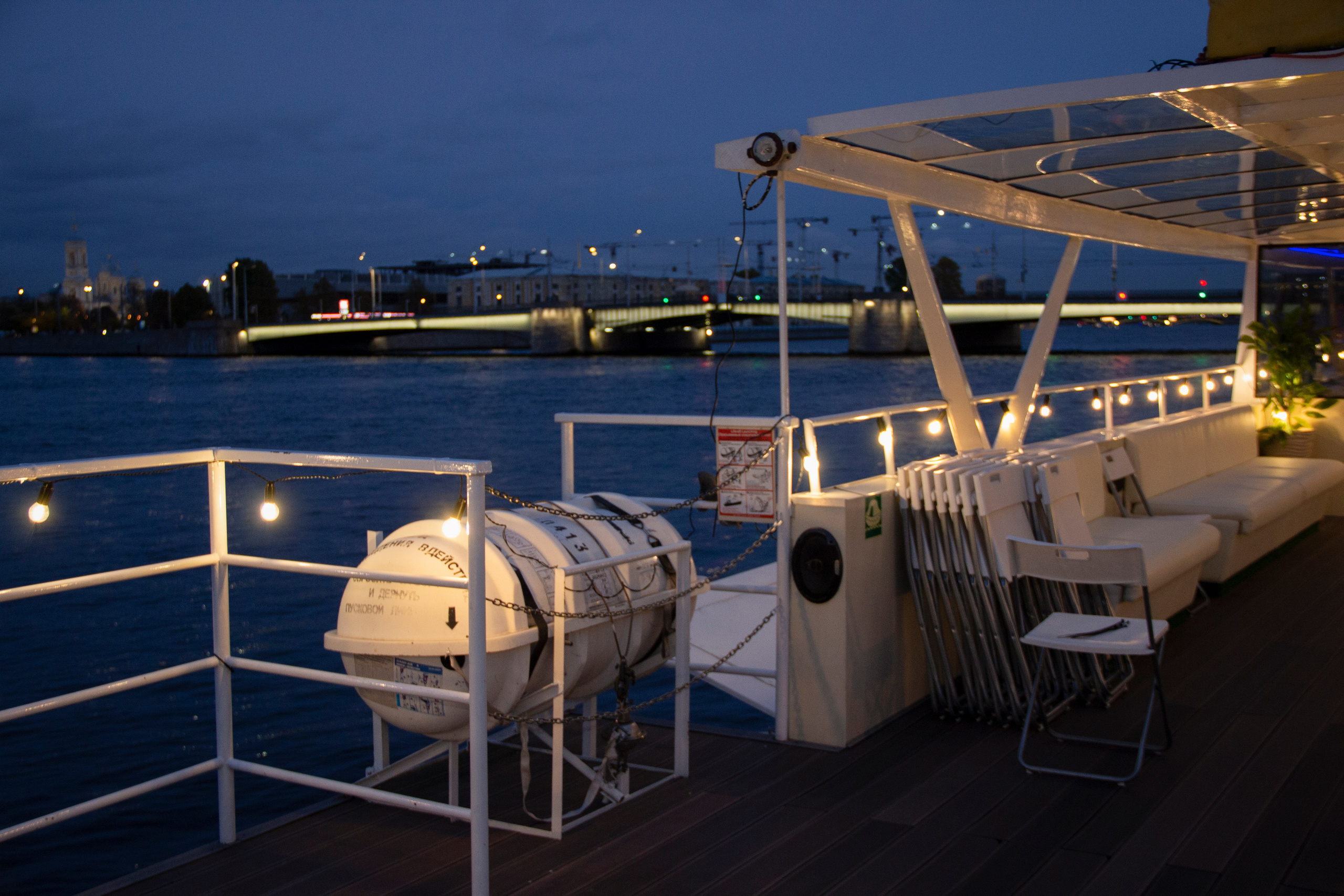 Съемка для сайта аренды катеров в Санкт-Петербурге, подготовка к свадебной прогулке по рекам и каналам. Фотограф в Санкт-Петербурге Смирнова Диана