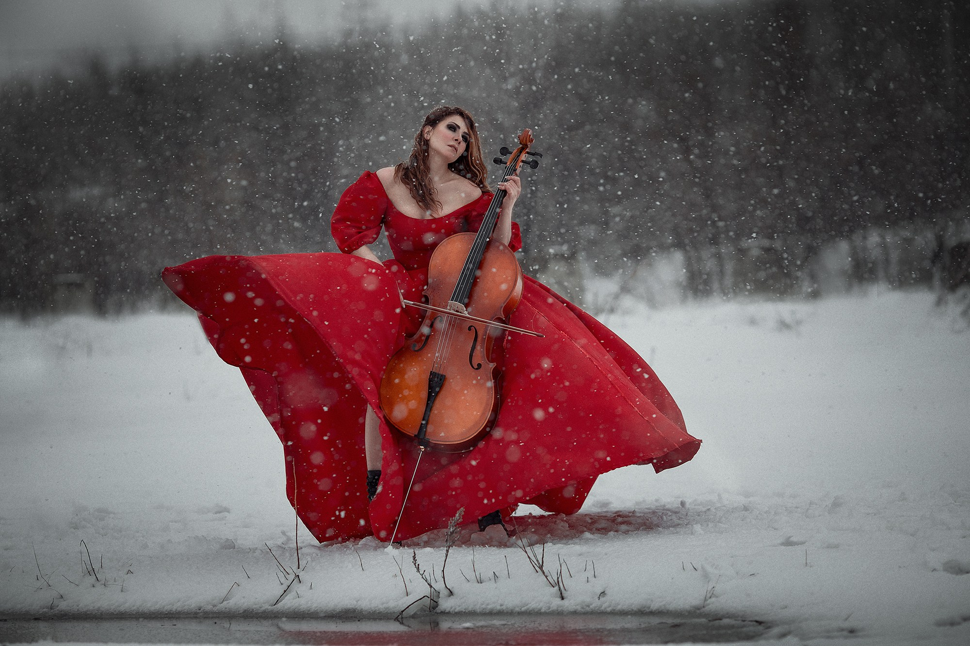 Платья из плотных тканей, тяжелые. Фотограф Алёна Яковлева