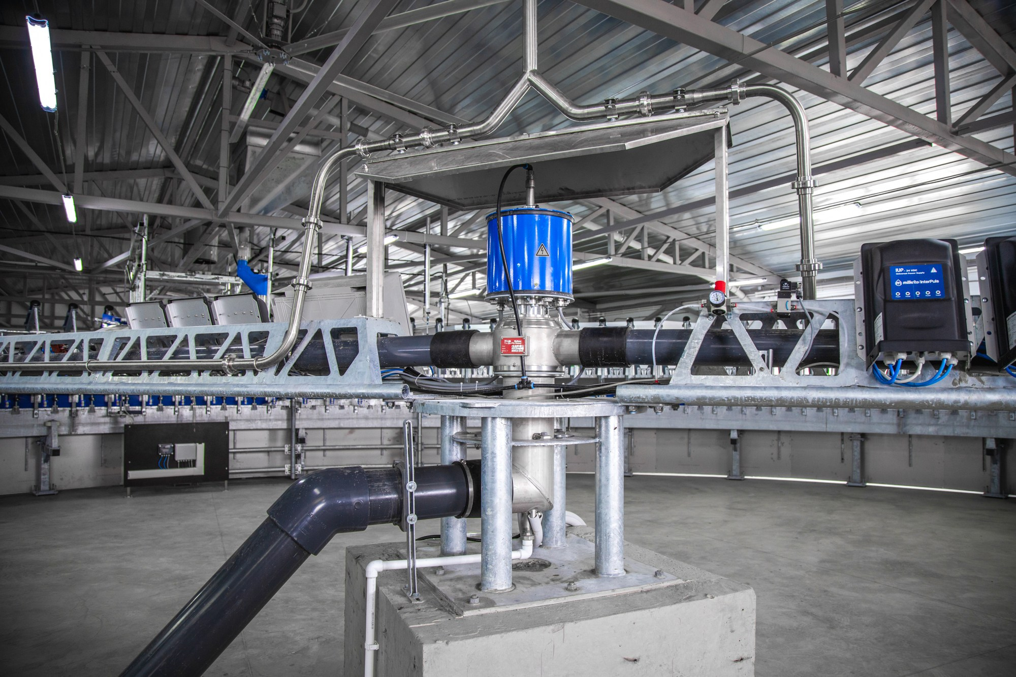 Открытие карусели для дойки скота. Репортажный, промышленный и маркетплейс-фотограф Дмитрий Чернат