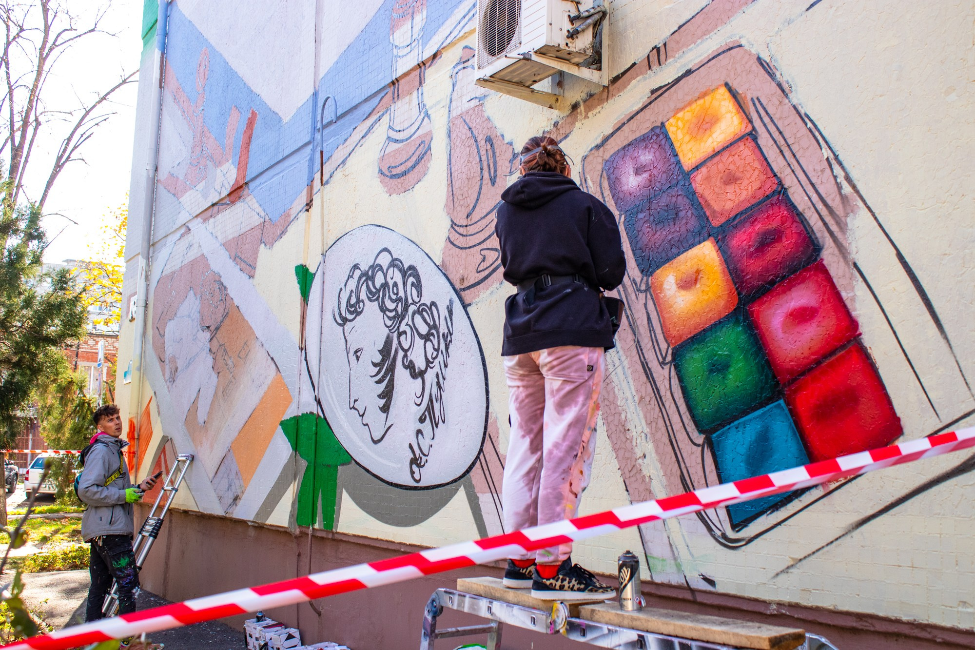 Краснодарская стрит-арт художница Таня Тако и её граффити. Репортажный, промышленный и маркетплейс-фотограф Дмитрий Чернат