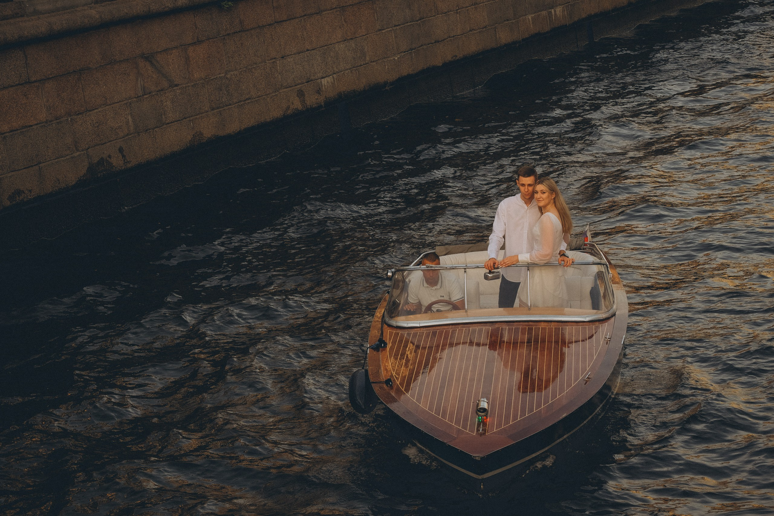 СВАДЕНБНАЯ СЬЕМКА НА КАТЕРЕ ПО КАНАЛАМ САНКТ-ПЕТЕРБУРГА И В АКВАТОРИИ НЕВЫ. Профессиональный фотограф, Санкт-Петербург — Виктория Богомолова