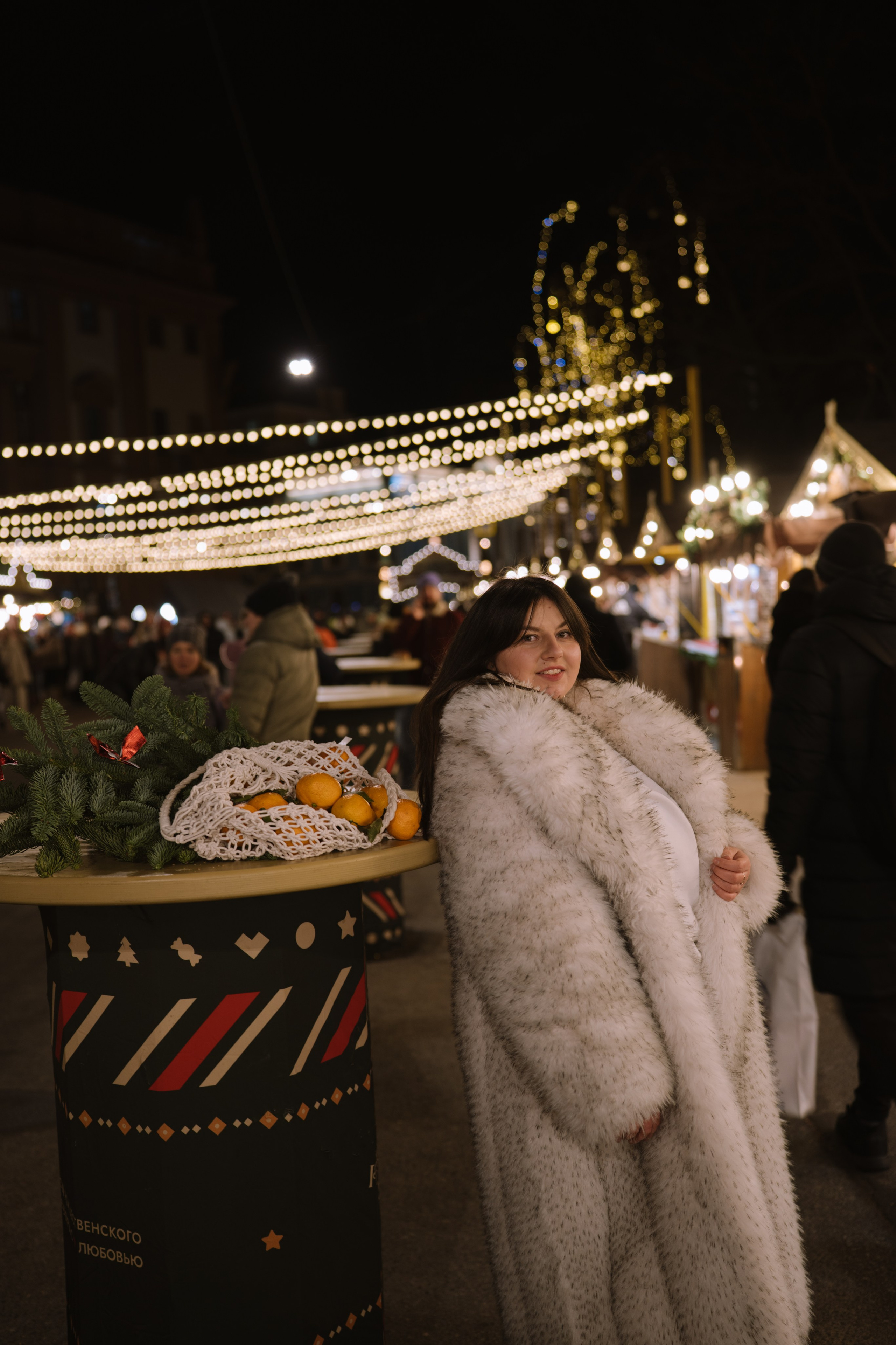 ПРОГУЛКА НА МАНЕЖНОЙ ПЛОЩАДИ ДЛЯ ДЕВУШКИ ПЕРЕД НОВЫМ ГОДОМ (НОВОГОДНЯЯ ФОТОСЕССИИЯ НА МАНЕЖНОЙ ПЛОЩАДИ). Профессиональный фотограф, Санкт-Петербург — Виктория Богомолова
