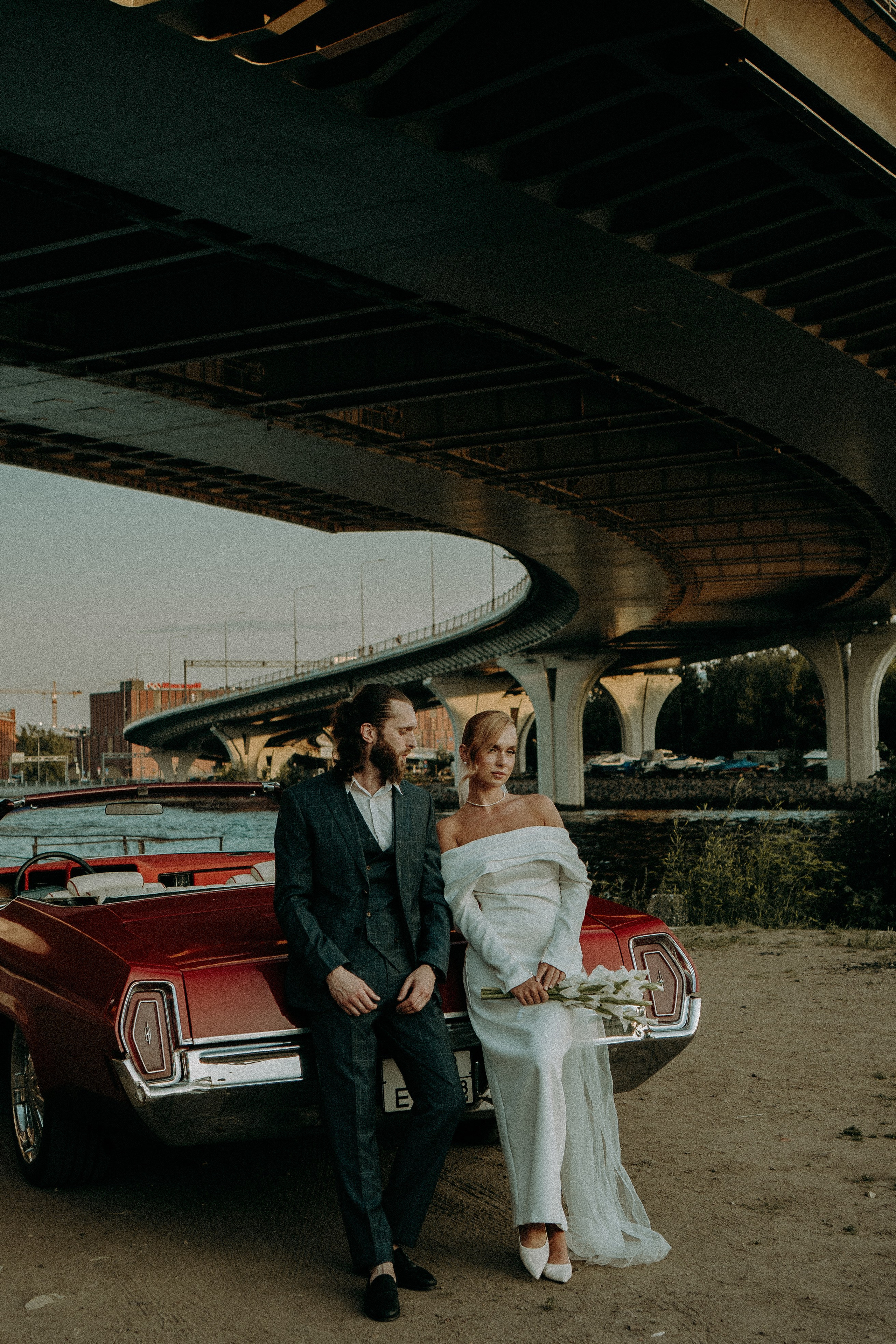 СВАДЕБНАЯ СЬЕМКА ВОЗЛЕ МСОТА БЕТАНКУРА НА КАБРИОЛЕТЕ. Профессиональный фотограф, Санкт-Петербург — Виктория Богомолова