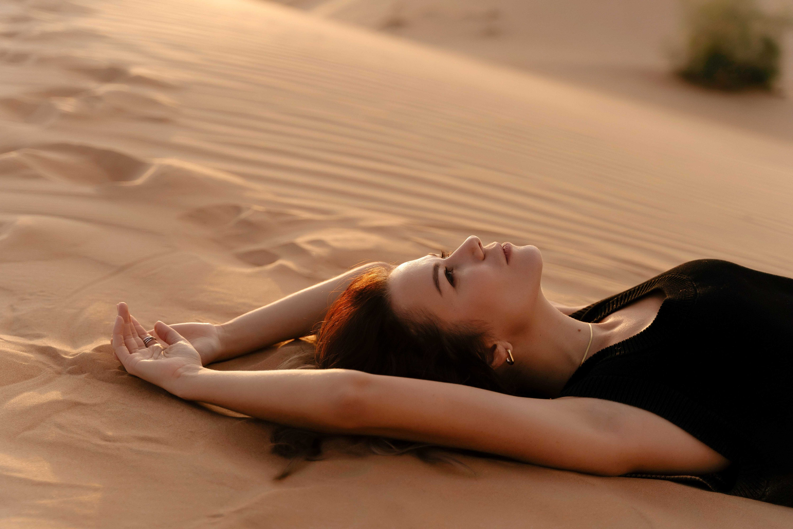 Наташа в пустыне 22 год. Фотограф и видеограф в Москве и Абу Даби Мария Кулагина