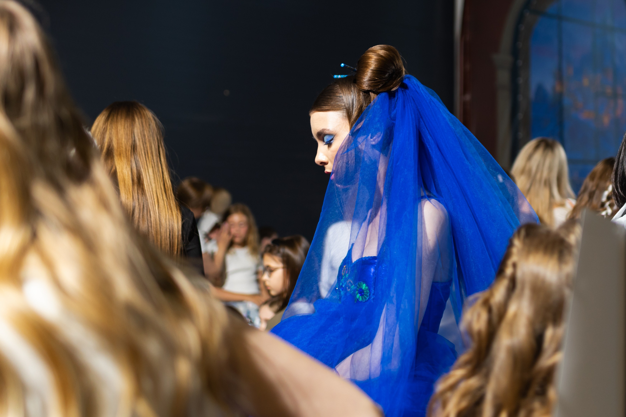 Top Fashion Trends Show 2026 в МинскеМодный показ дизайнерской коллекции на Top Fashion Trends Show 2026Модель на подиуме Top Fashion Trends Show в МинскеПоказ авторской одежды белорусских дизайнеровFashion show в Минске с участием профессиональных моделейДизайнерская коллекция сезона весна-лето 2026Участники модного мероприятия Top Fashion Trends ShowФинальный выход моделей на показе мод в МинскеСовременные тренды моды на Top Fashion Trends ShowБелорусские дизайнеры представляют новые коллекции одеждыПрофессиональная fashion-фотография на модном показеПодиумный показ дизайнерской одежды в БеларусиГости и участники Top Fashion Trends Show 2026Закулисье модного показа Top Fashion Trends ShowМодель демонстрирует дизайнерское платье на подиумеКоллекция современной одежды от белорусского брендаFashion мероприятие для дизайнеров и моделей в МинскеПрезентация новой коллекции одежды на TFT ShowМодный подиум и показы дизайнерских брендовТренды fashion-индустрии на Top Fashion Trends ShowФотографии с модного показа в МинскеДефиле моделей на Top Fashion Trends ShowПоказ одежды белорусских дизайнеров 2026Fashion event в Беларуси для профессионалов индустрииСтильные образы и дизайнерская одежда на подиумеМодельное дефиле на Top Fashion Trends Show 2026Модное событие в Минске с участием дизайнеров и стилистовПрофессиональные модели на fashion-показеТоповые модные тренды сезона весна-лето 2026Мероприятие Top Fashion Trends Show Беларусь
