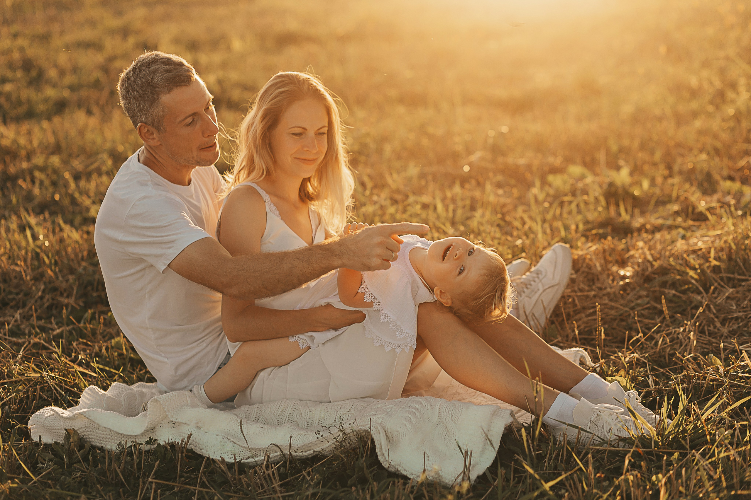 Фотосессия в поле со стогами. Семейный и женский фотограф в Москве Надежда Воробьева