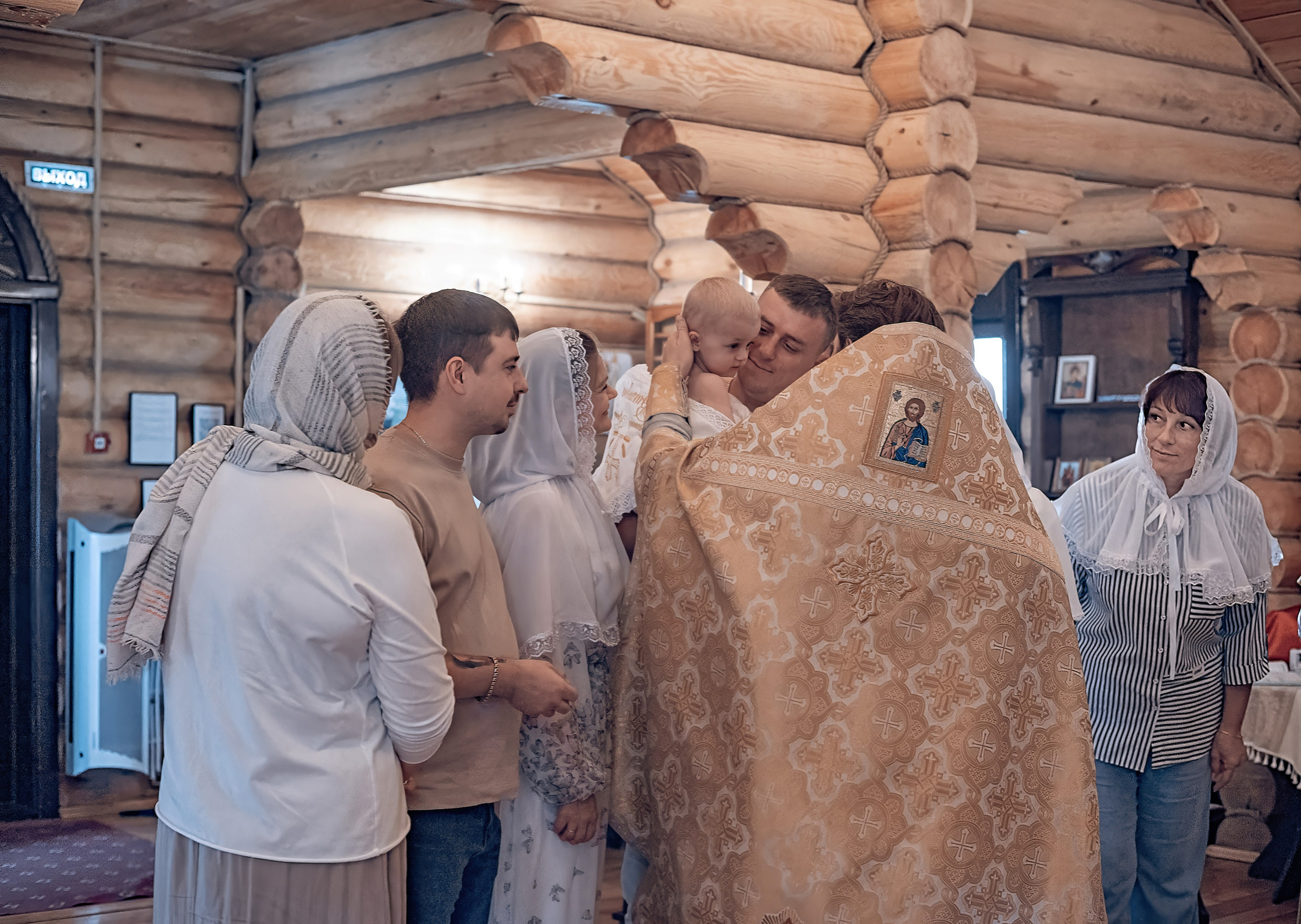 Крещение Витюши в храме священномученника Амфилохия. Фотографы крещения/венчания  Красноярск Татьяна и Вячеслав Переваловы