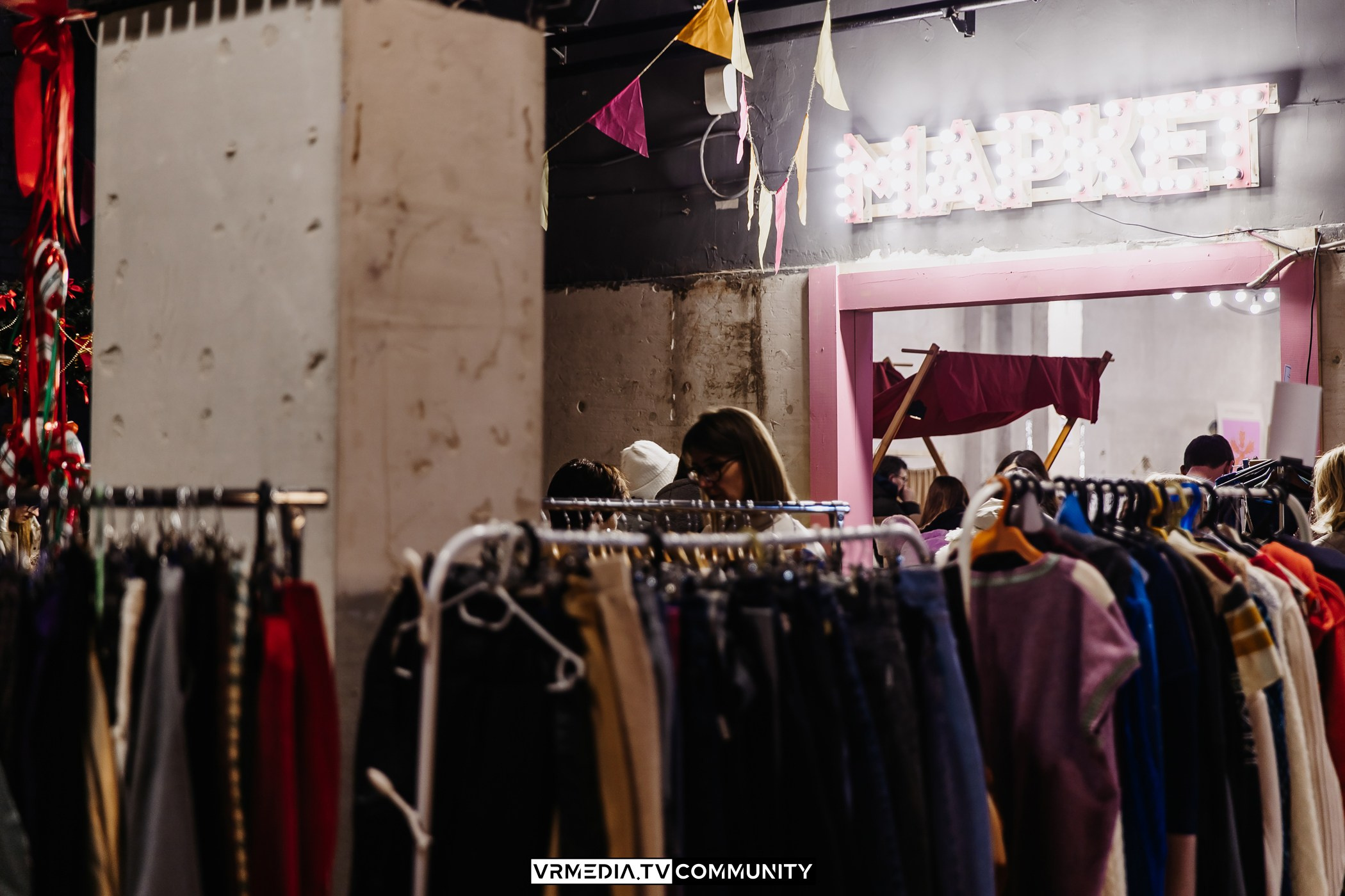 Традиционный рождественский базар и Garage Sale