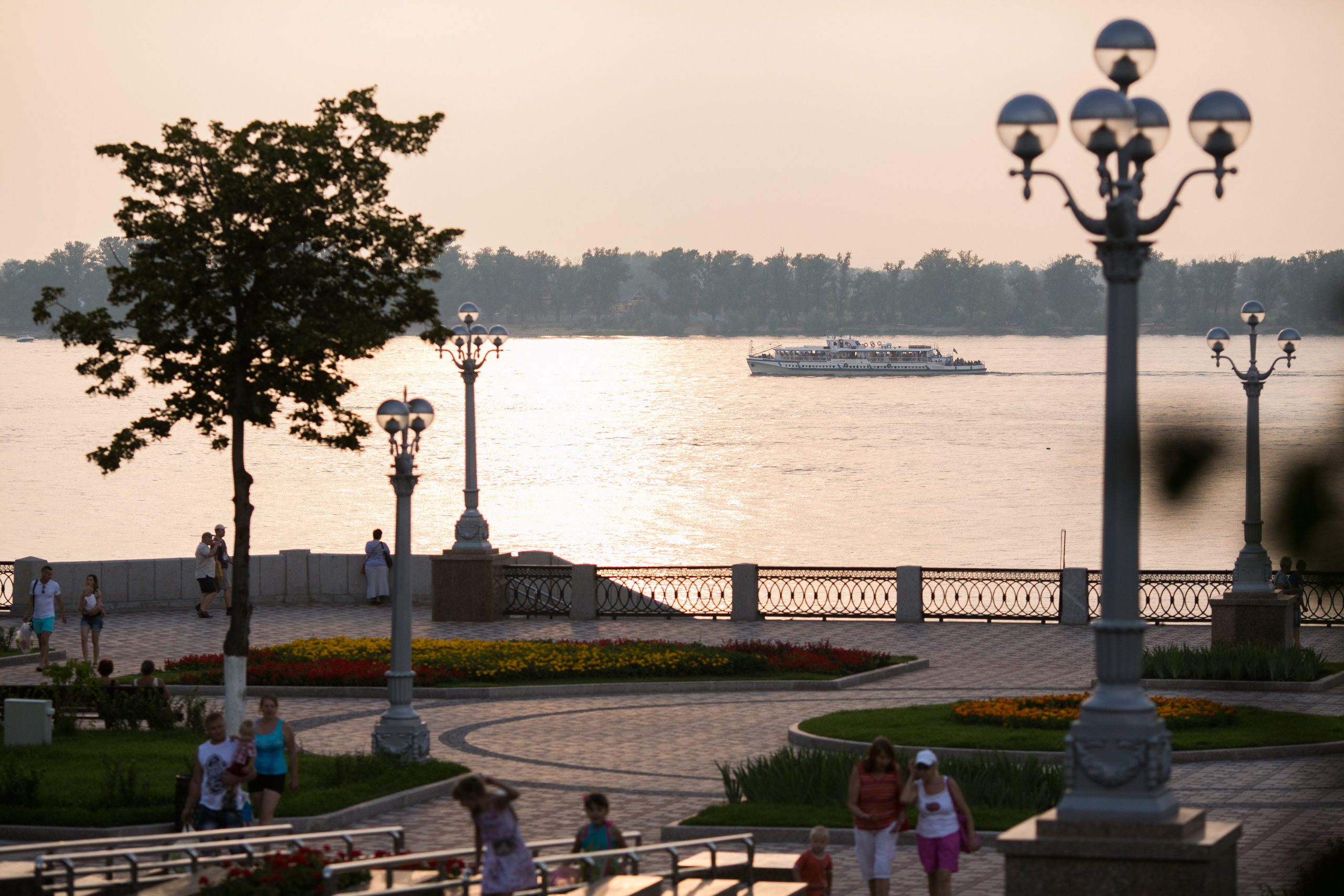 Love Story на набережной в Самаре. Свадебный фотограф, видеограф в Самаре, Самарской области. Видеосъемка